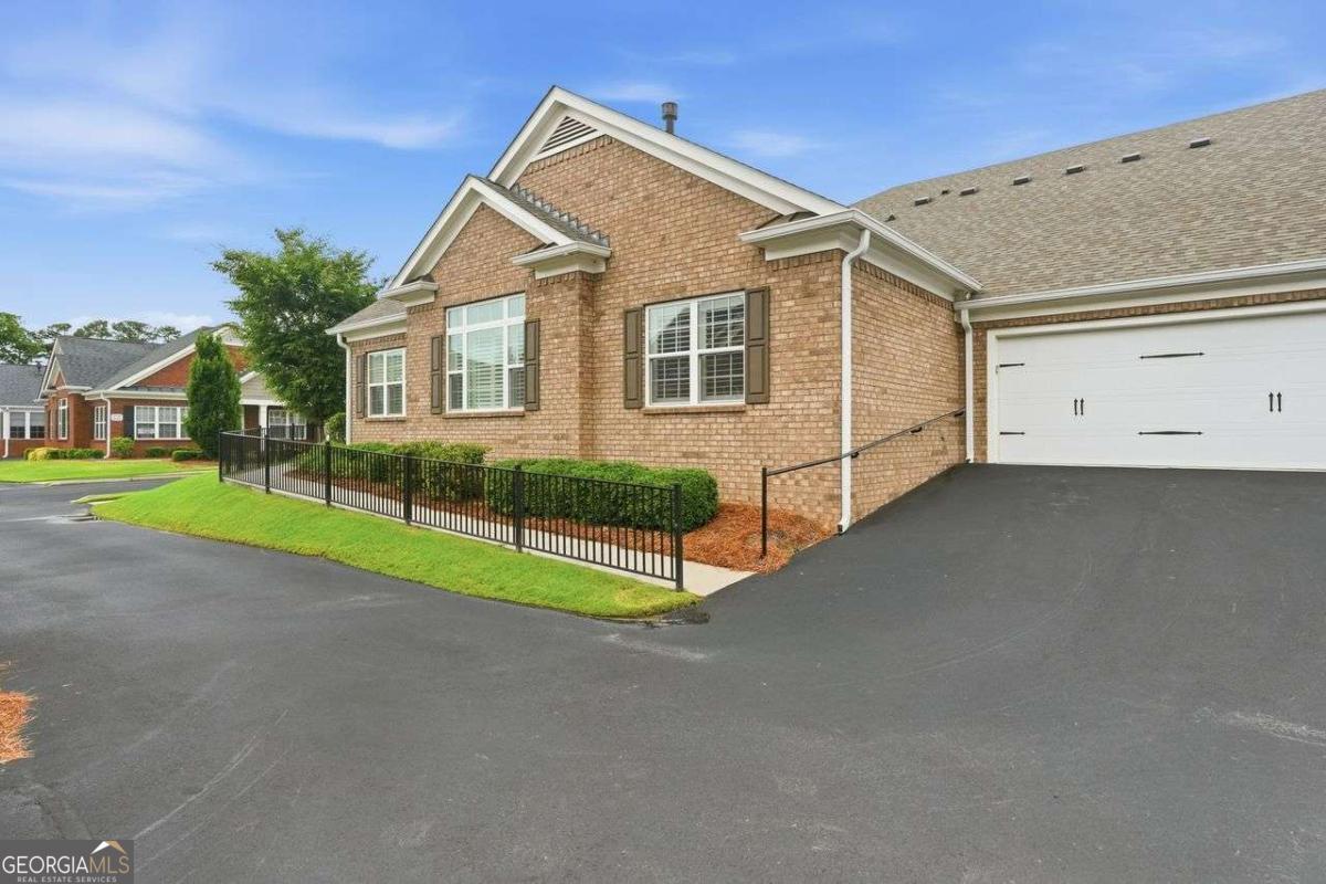 3328 Tree Ridge Court Property Photo 7