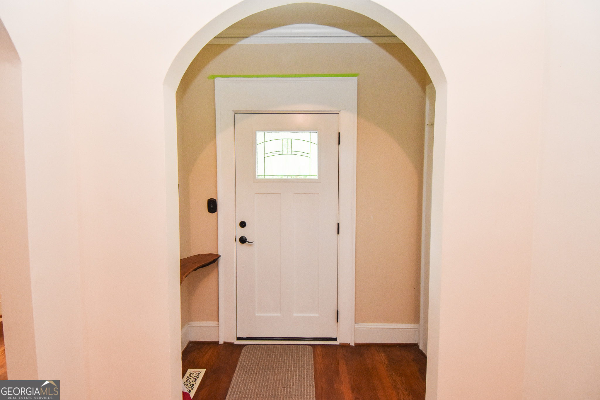 847 E College Street Property Photo 4