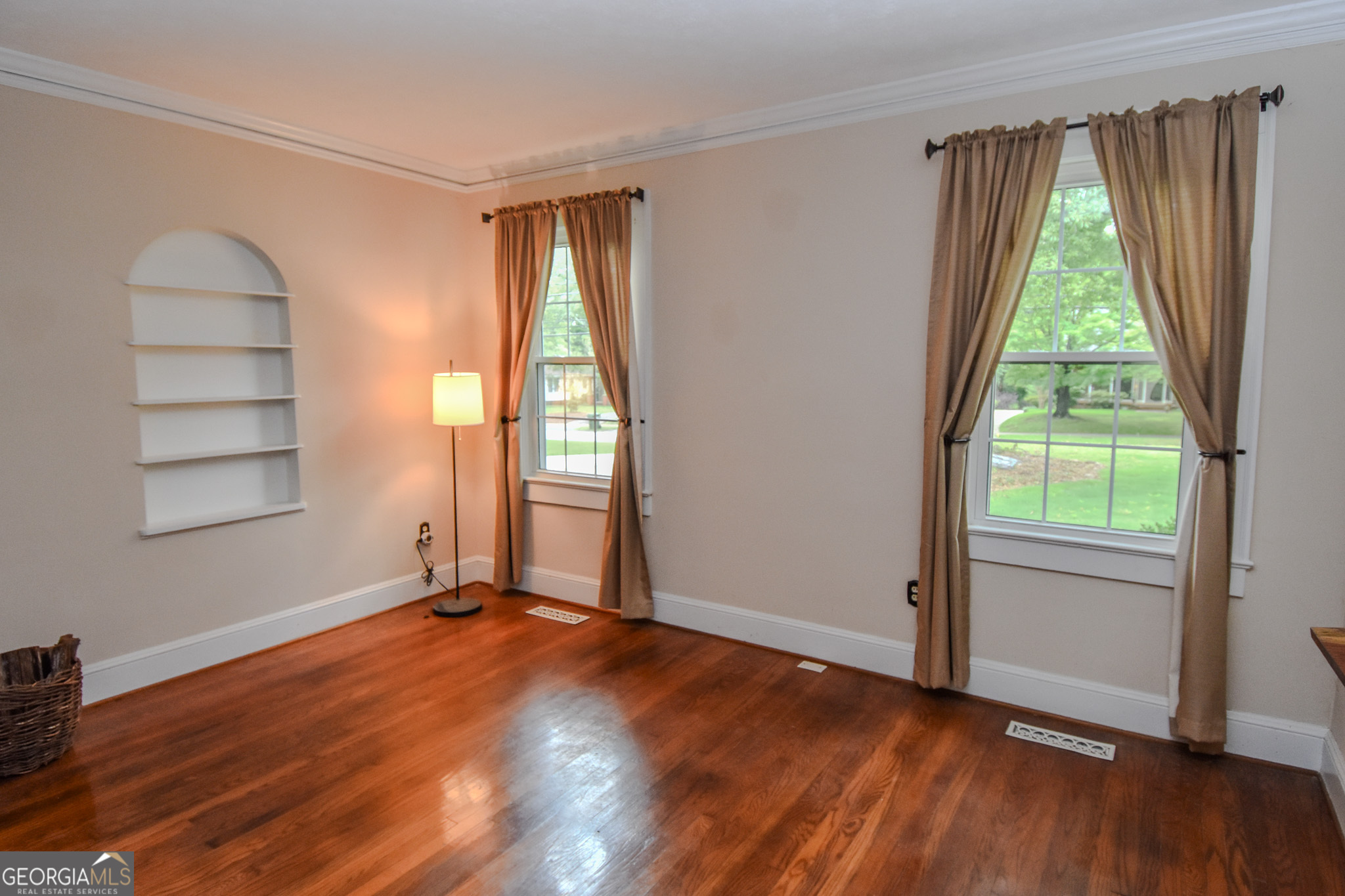 847 E College Street Property Photo 7