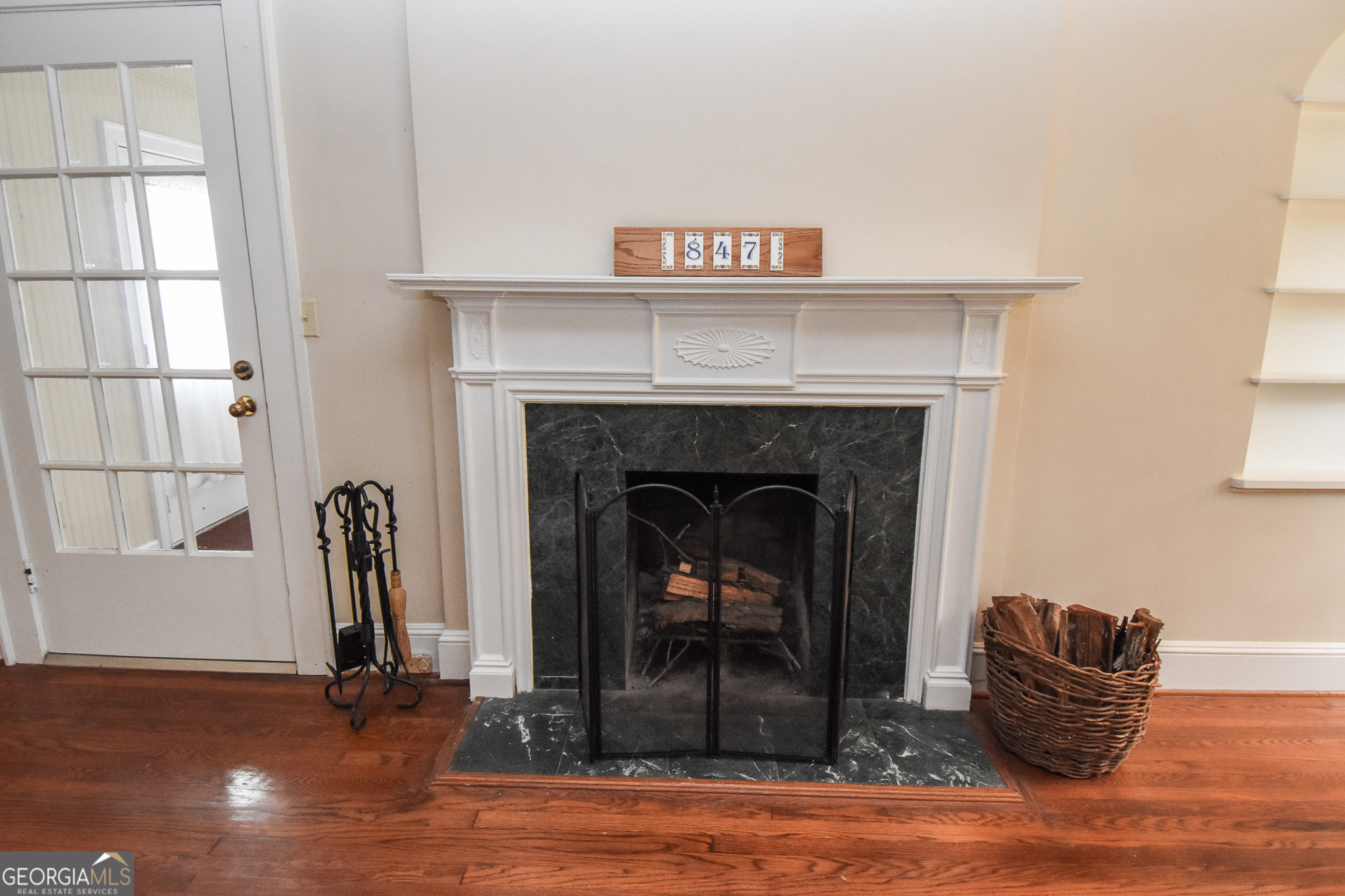 847 E College Street Property Photo 8