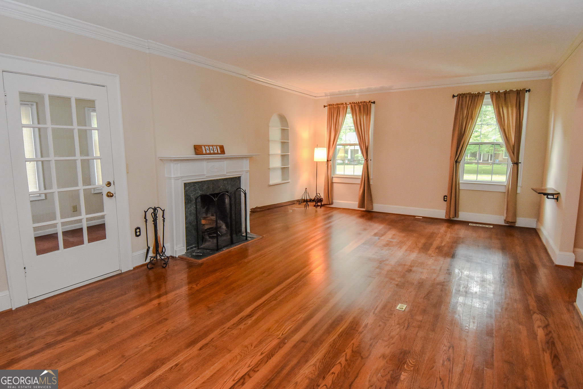 847 E College Street Property Photo 10