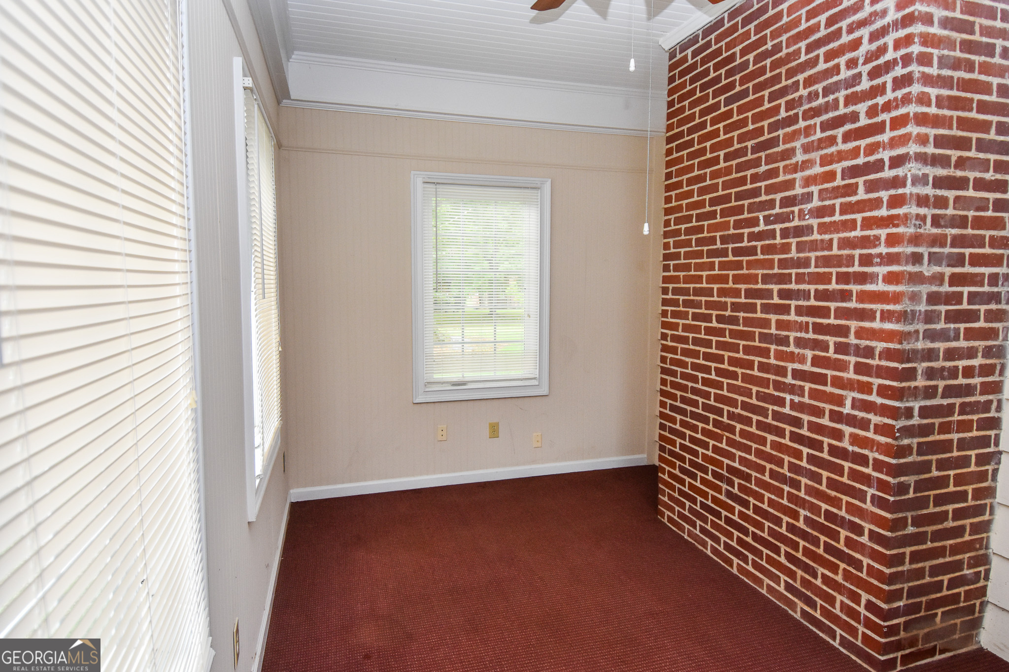 847 E College Street Property Photo 11