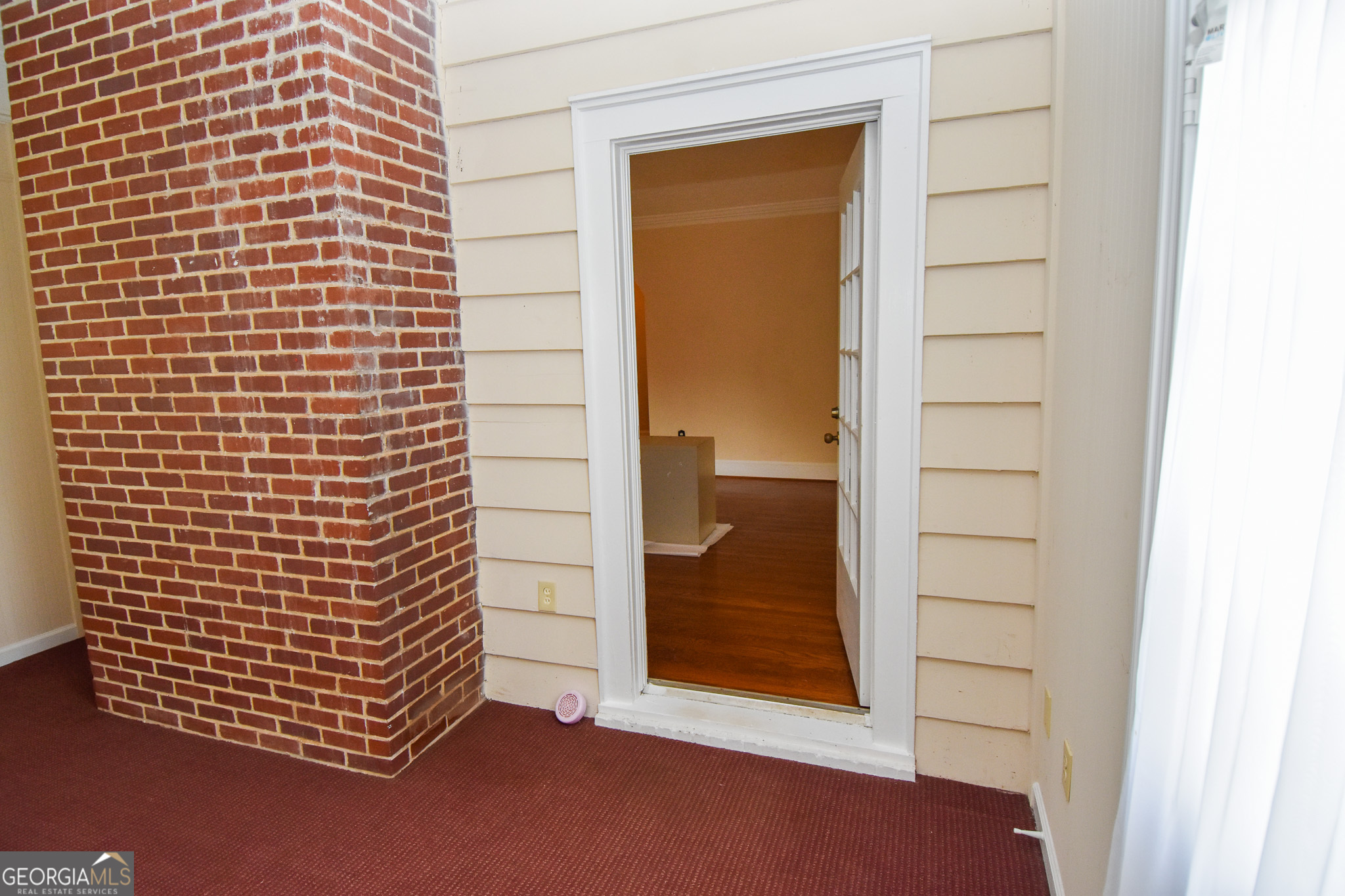 847 E College Street Property Photo 12