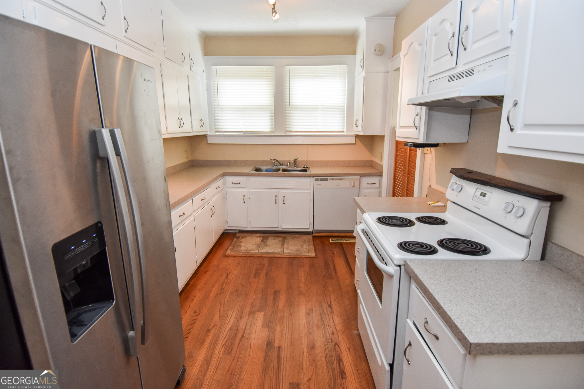 847 E College Street Property Photo 15
