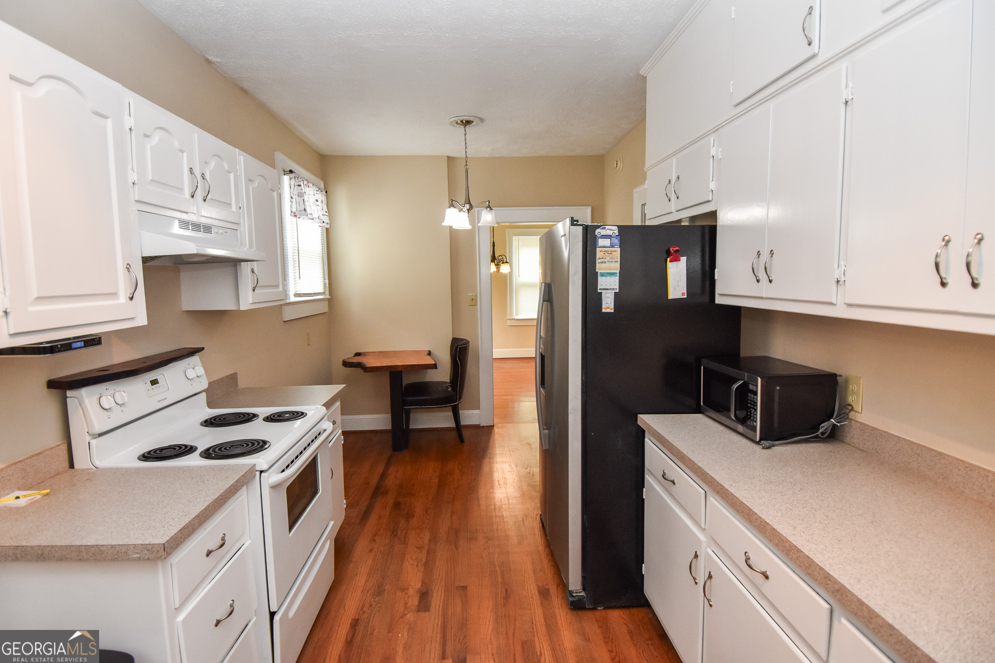 847 E College Street Property Photo 17