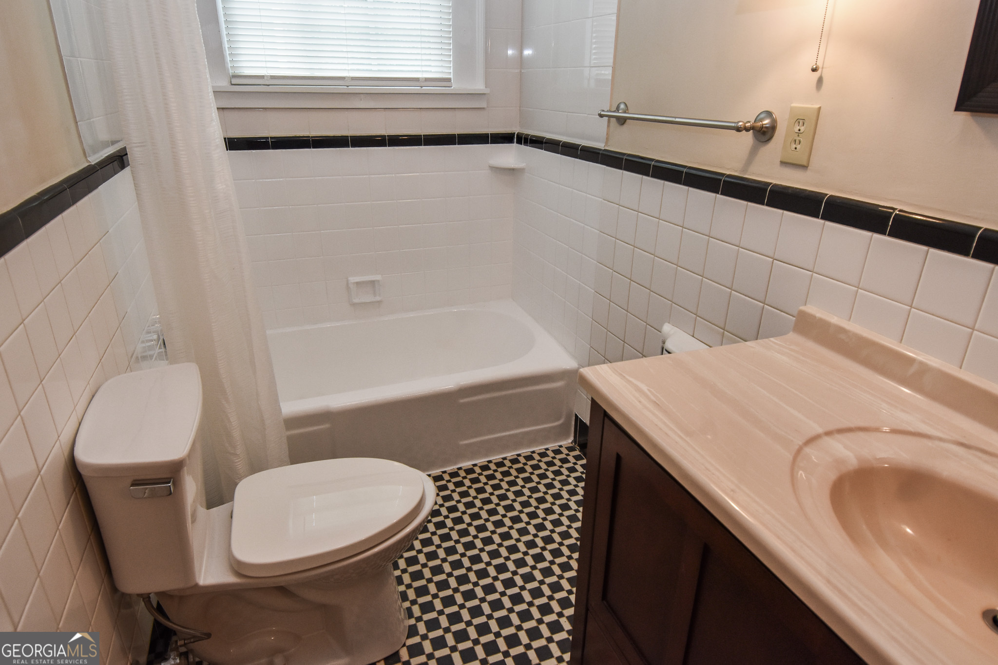 847 E College Street Property Photo 21