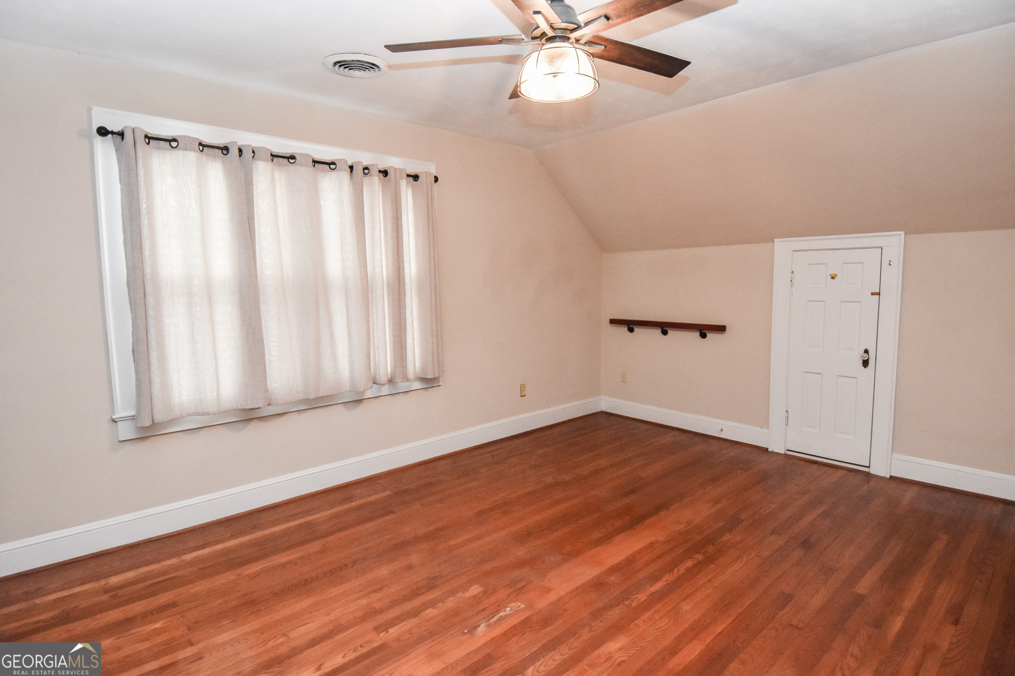 847 E College Street Property Photo 24