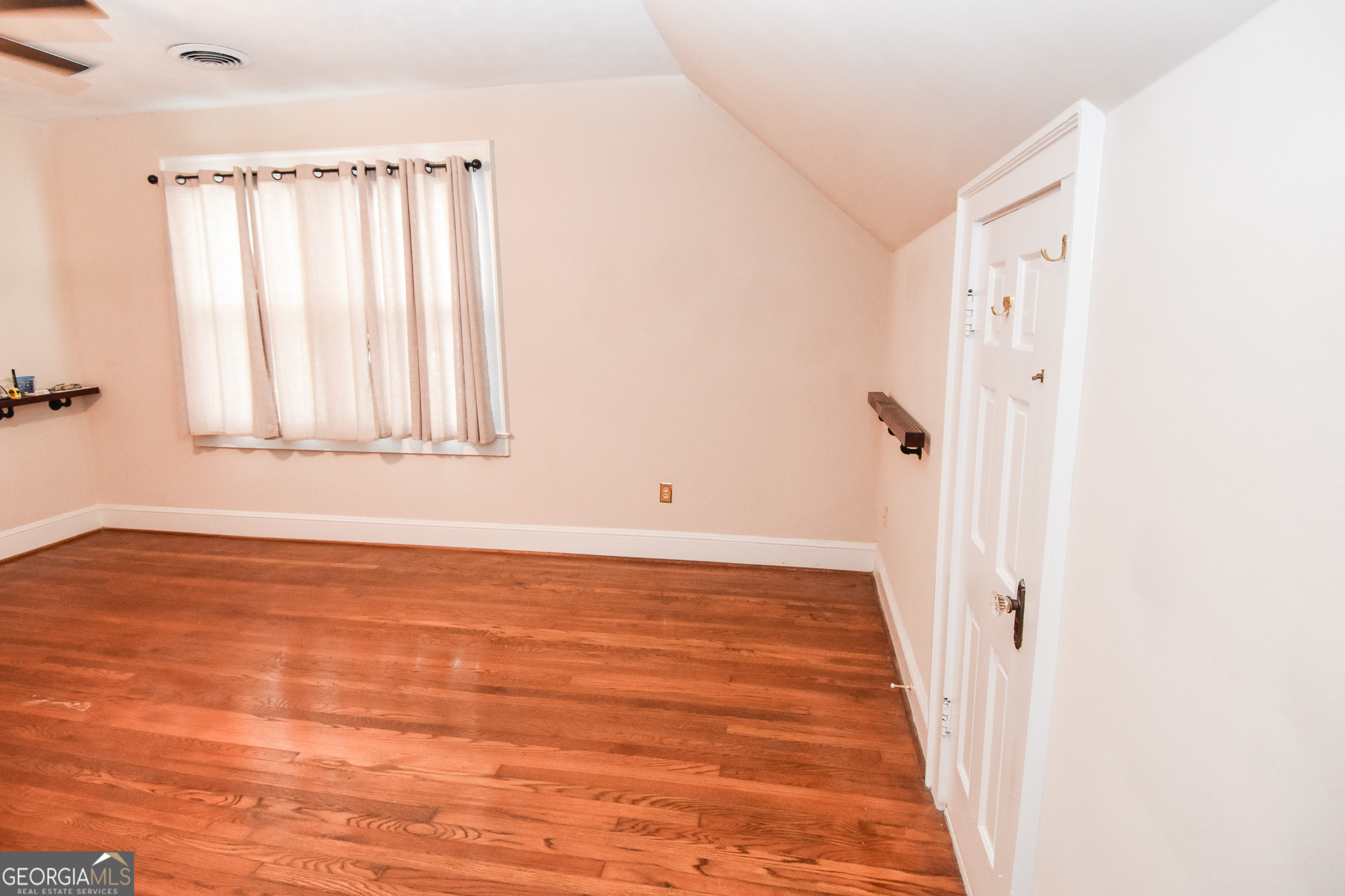 847 E College Street Property Photo 26