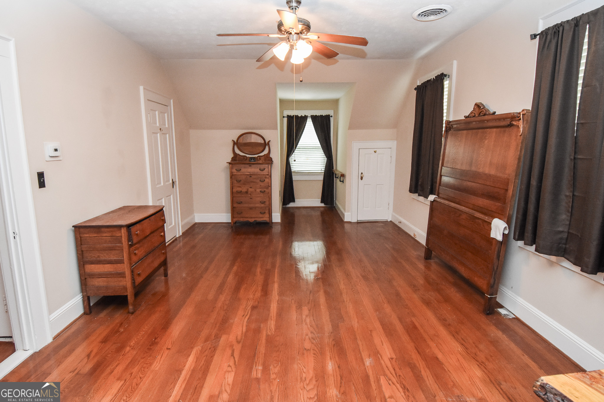 847 E College Street Property Photo 29