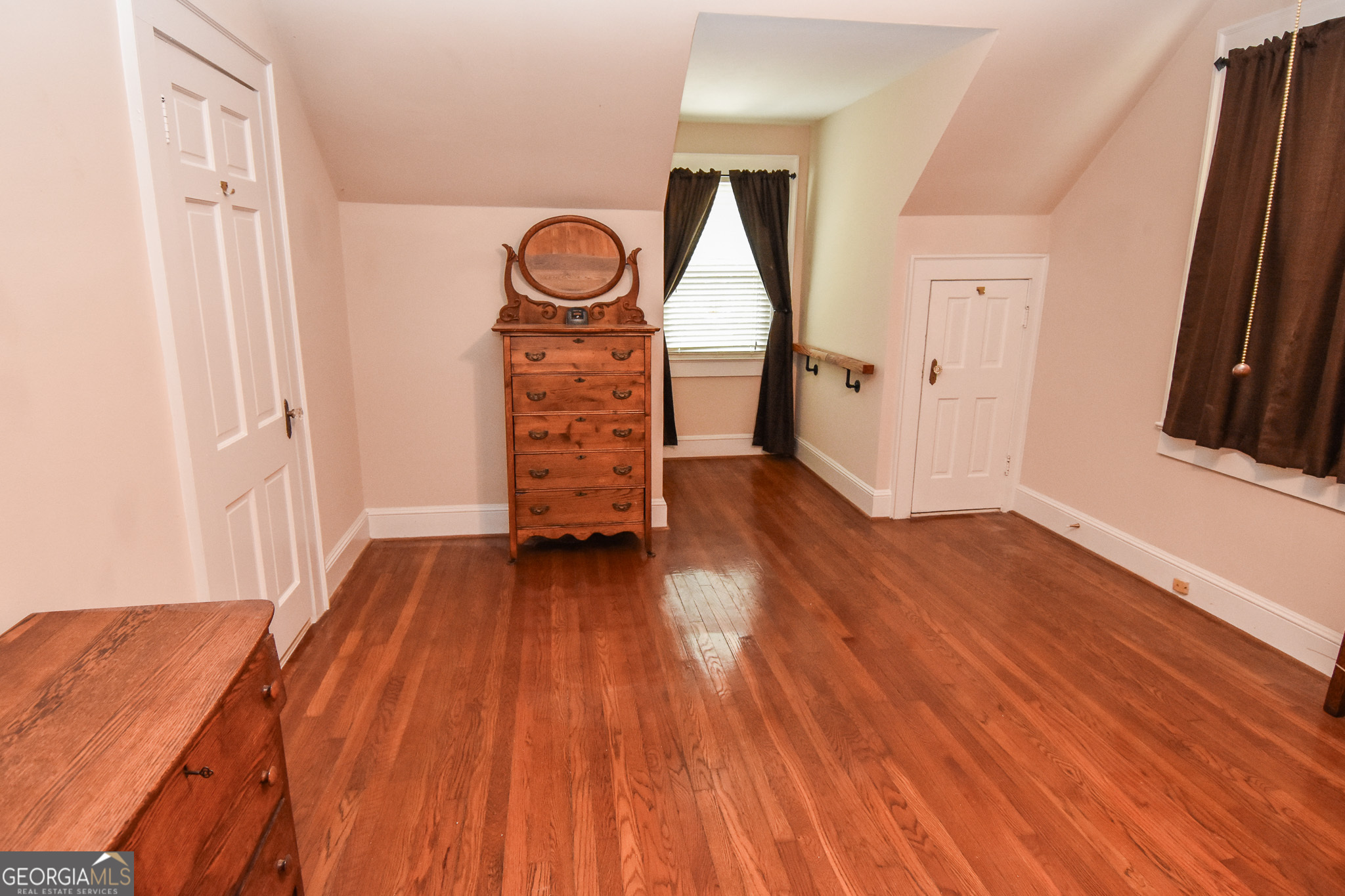 847 E College Street Property Photo 30