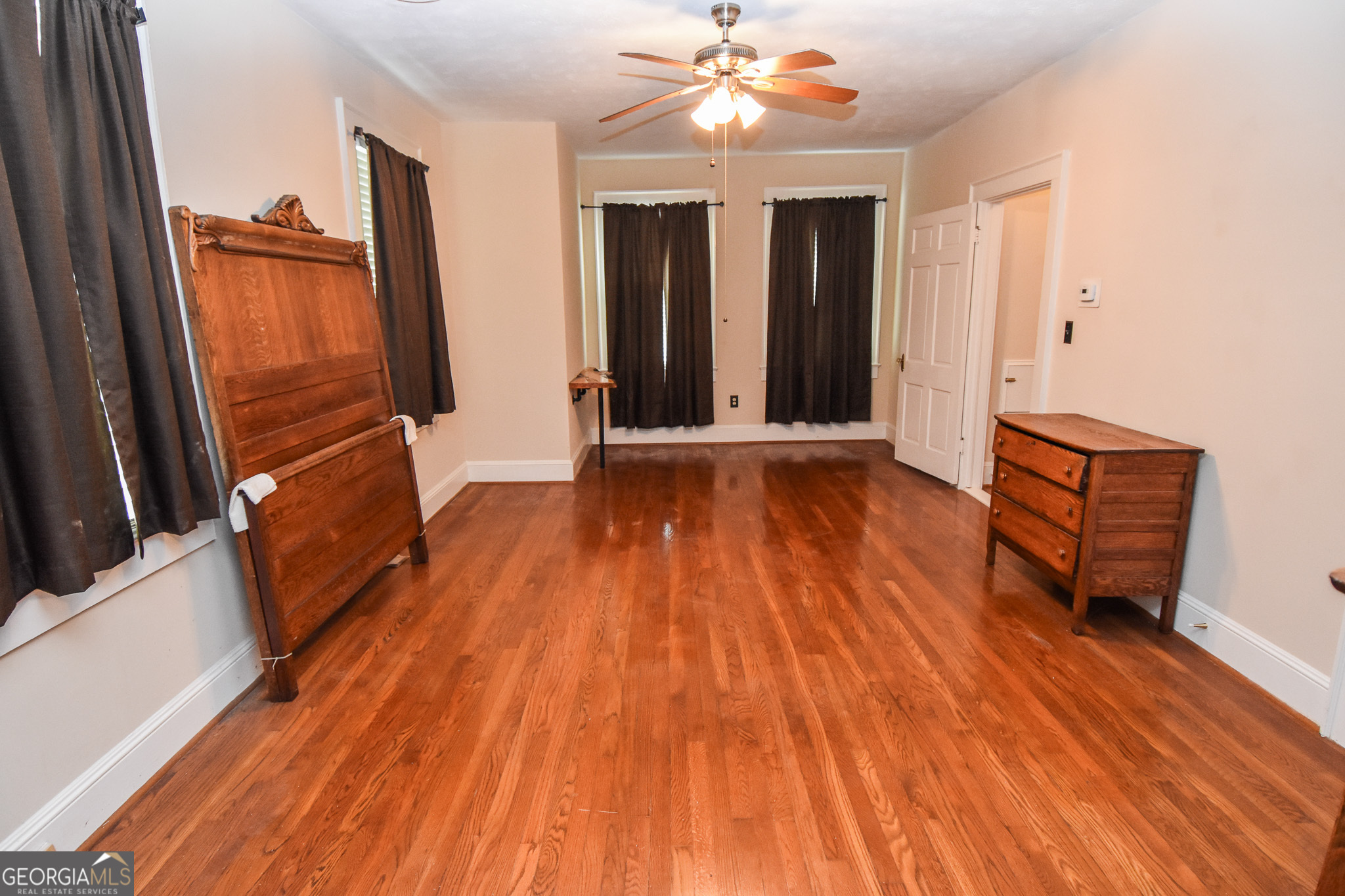 847 E College Street Property Photo 31