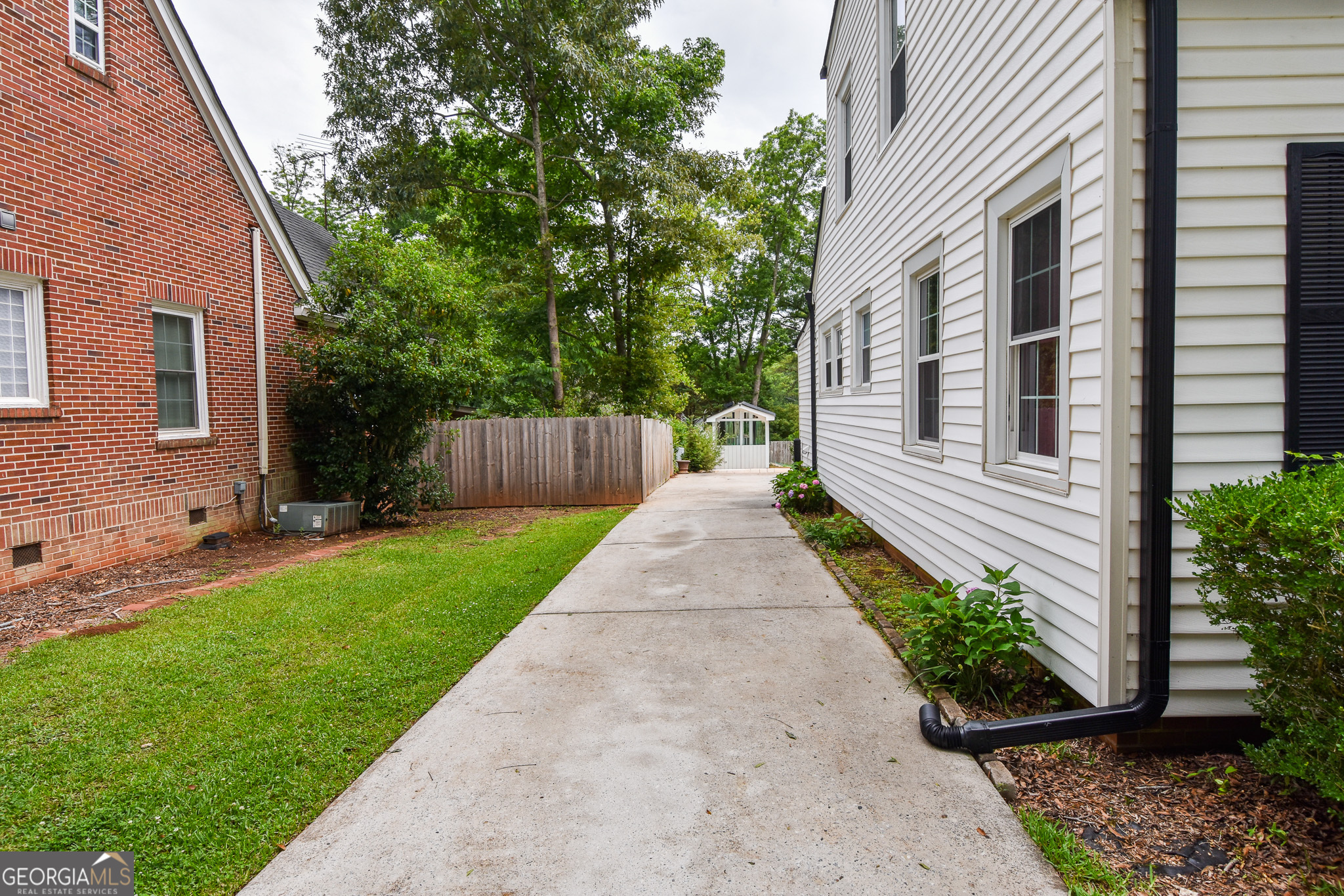 847 E College Street Property Photo 33