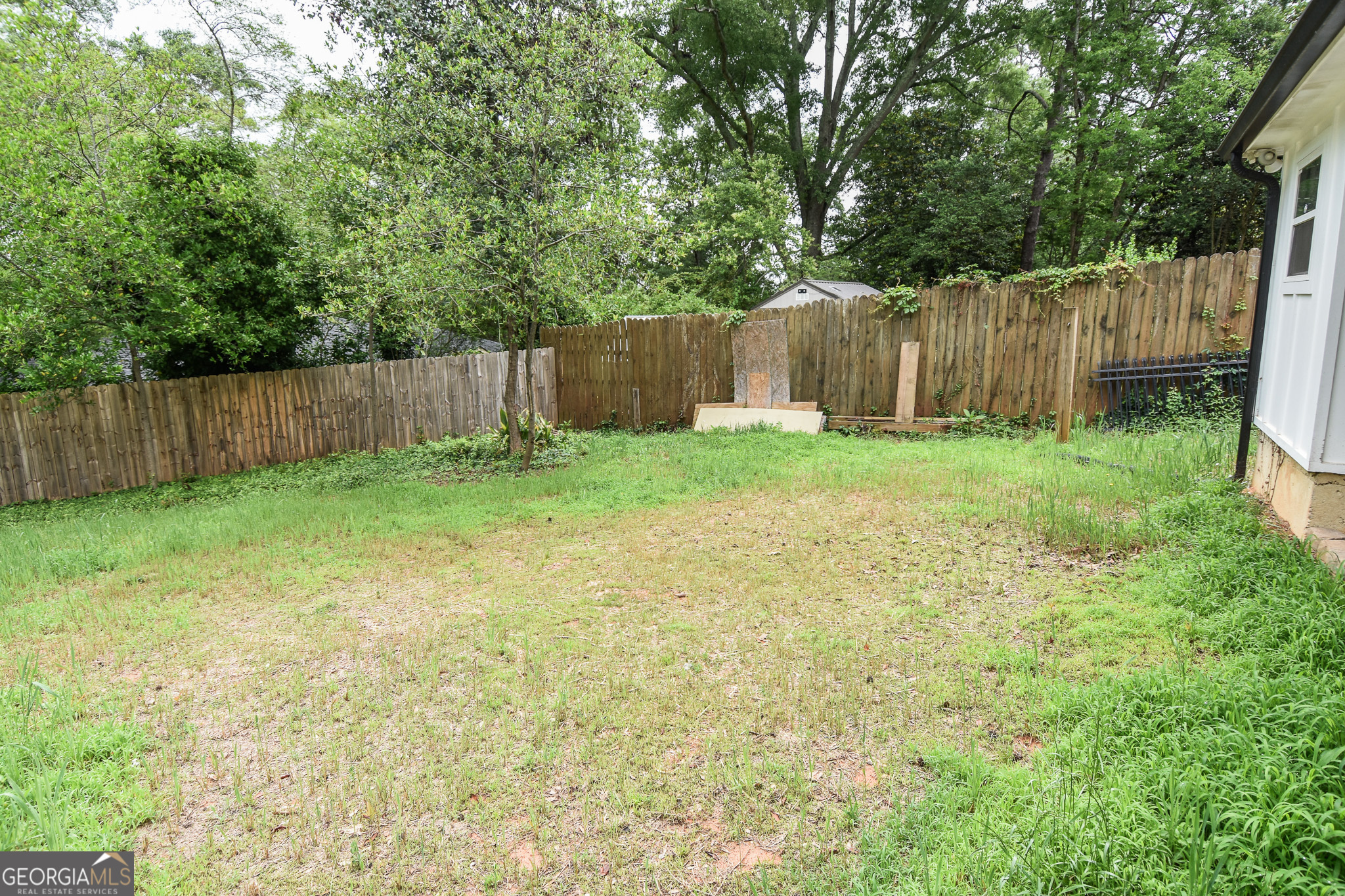 847 E College Street Property Photo 39