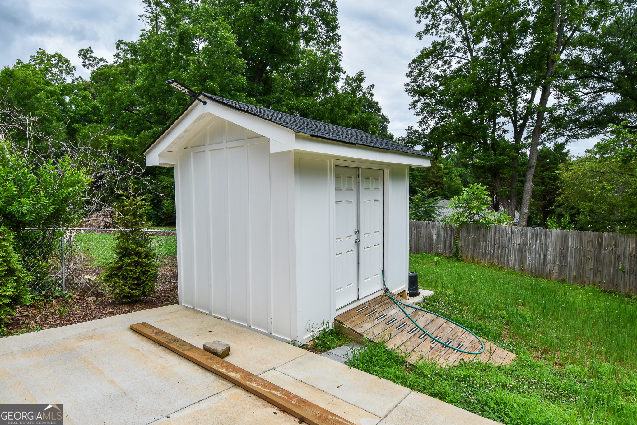 847 E College Street Property Photo 40
