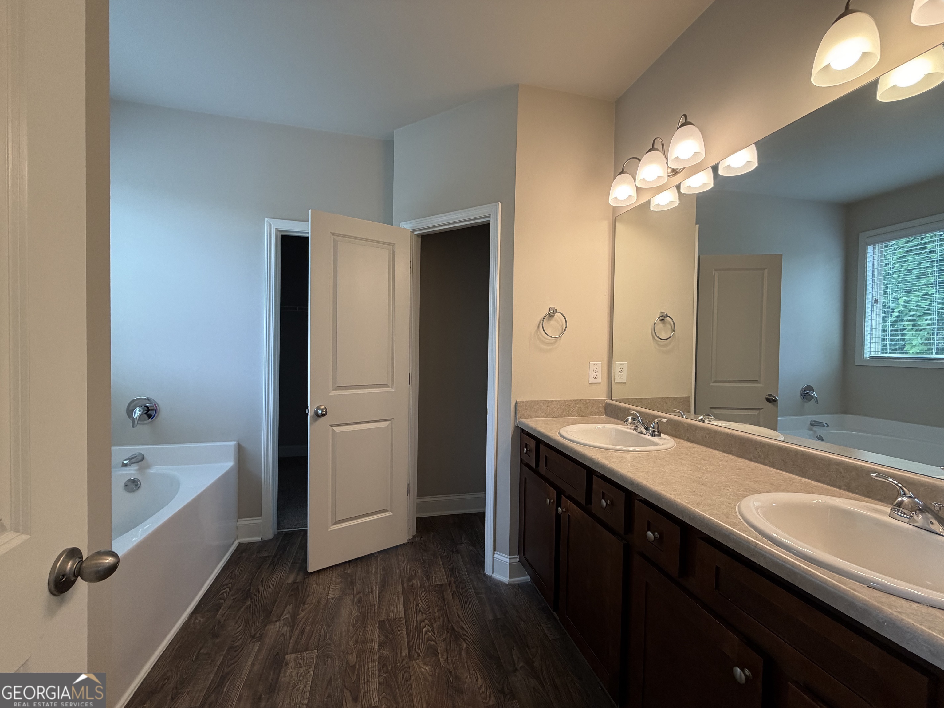 241 Dublin Way Property Photo 8