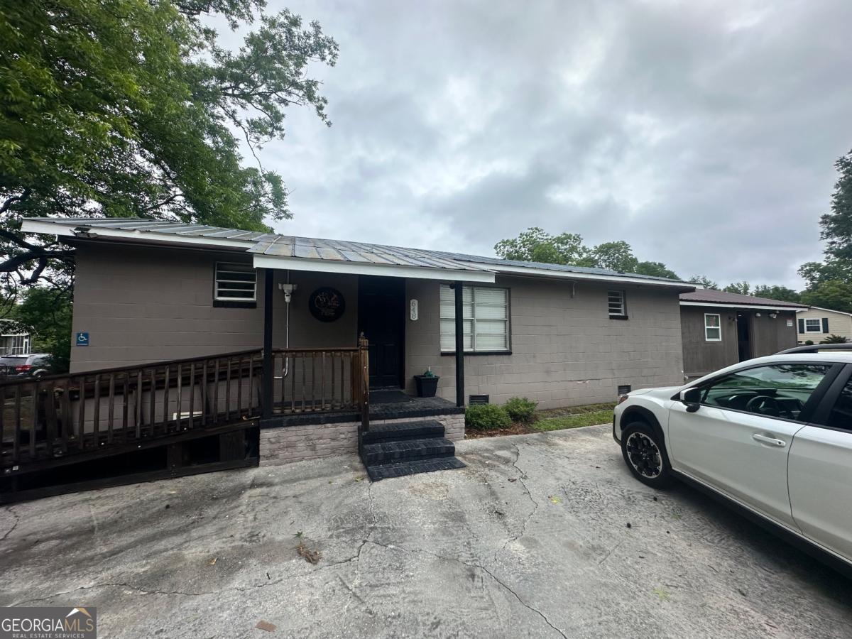 648 Ellington Avenue Property Photo 1