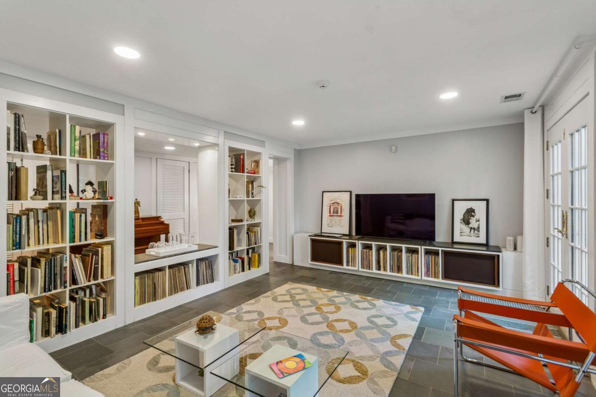 681 Upton Road Nw Property Photo 5