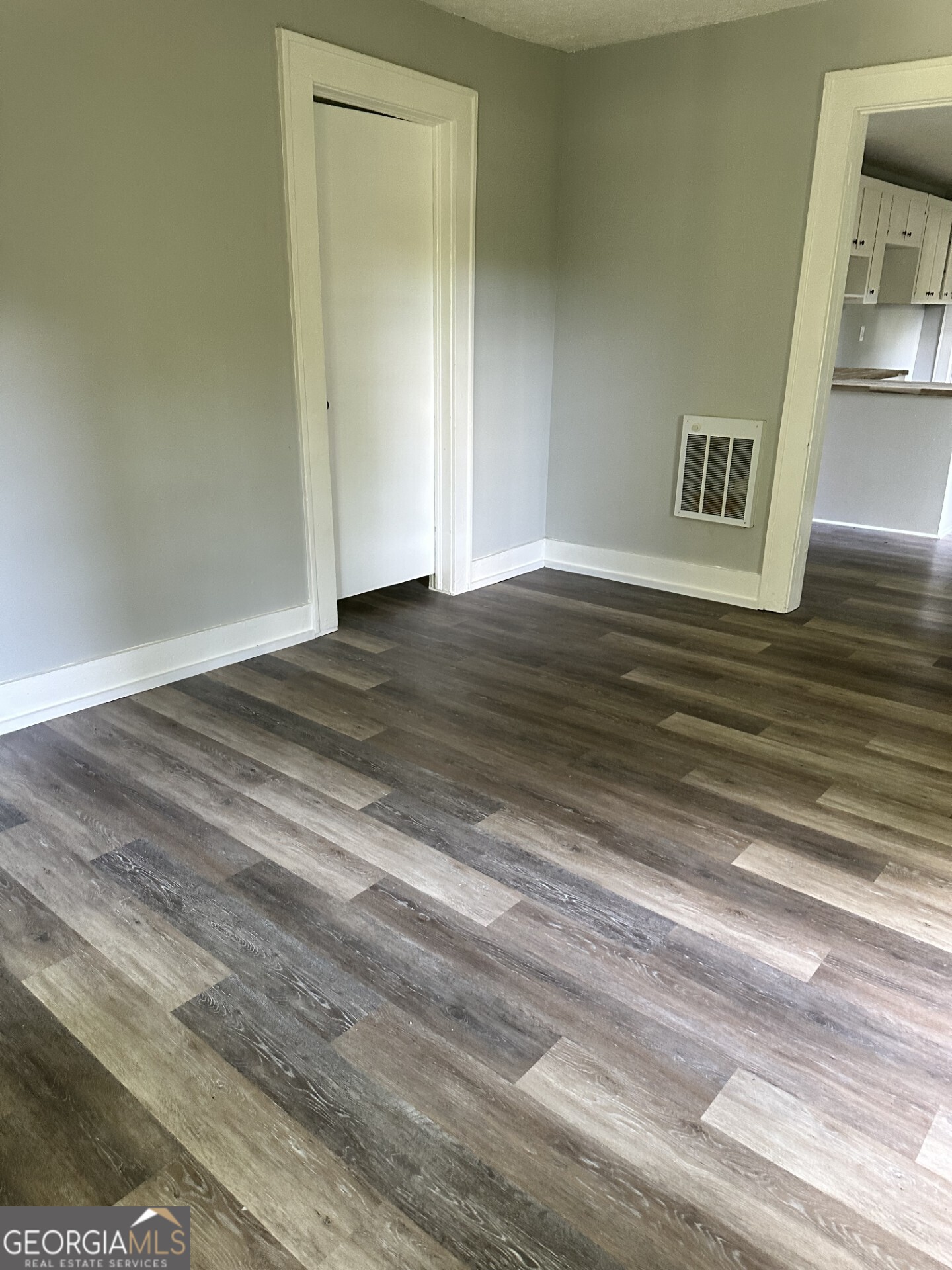 6 Windsor Drive Property Photo 2
