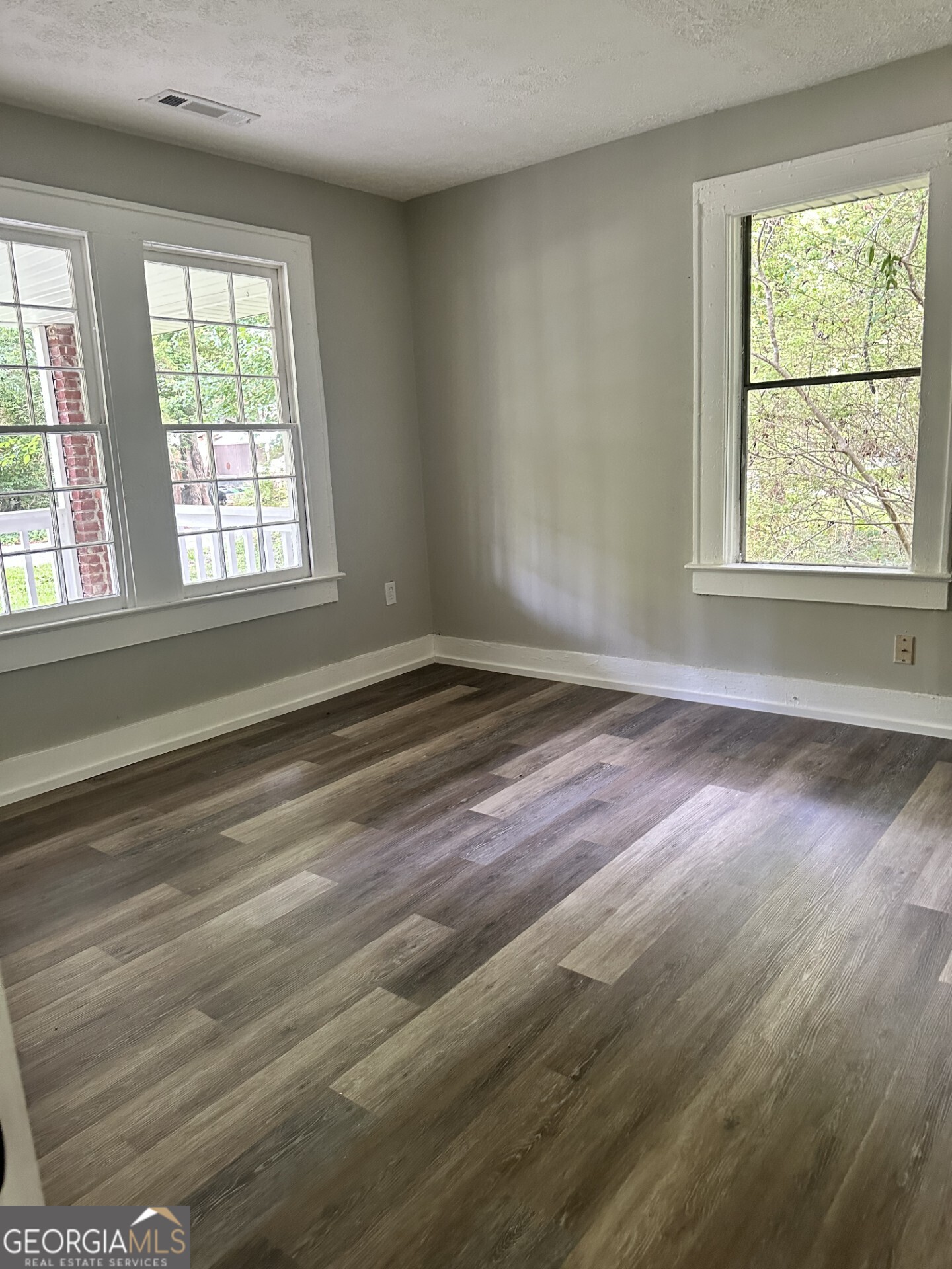6 Windsor Drive Property Photo 3