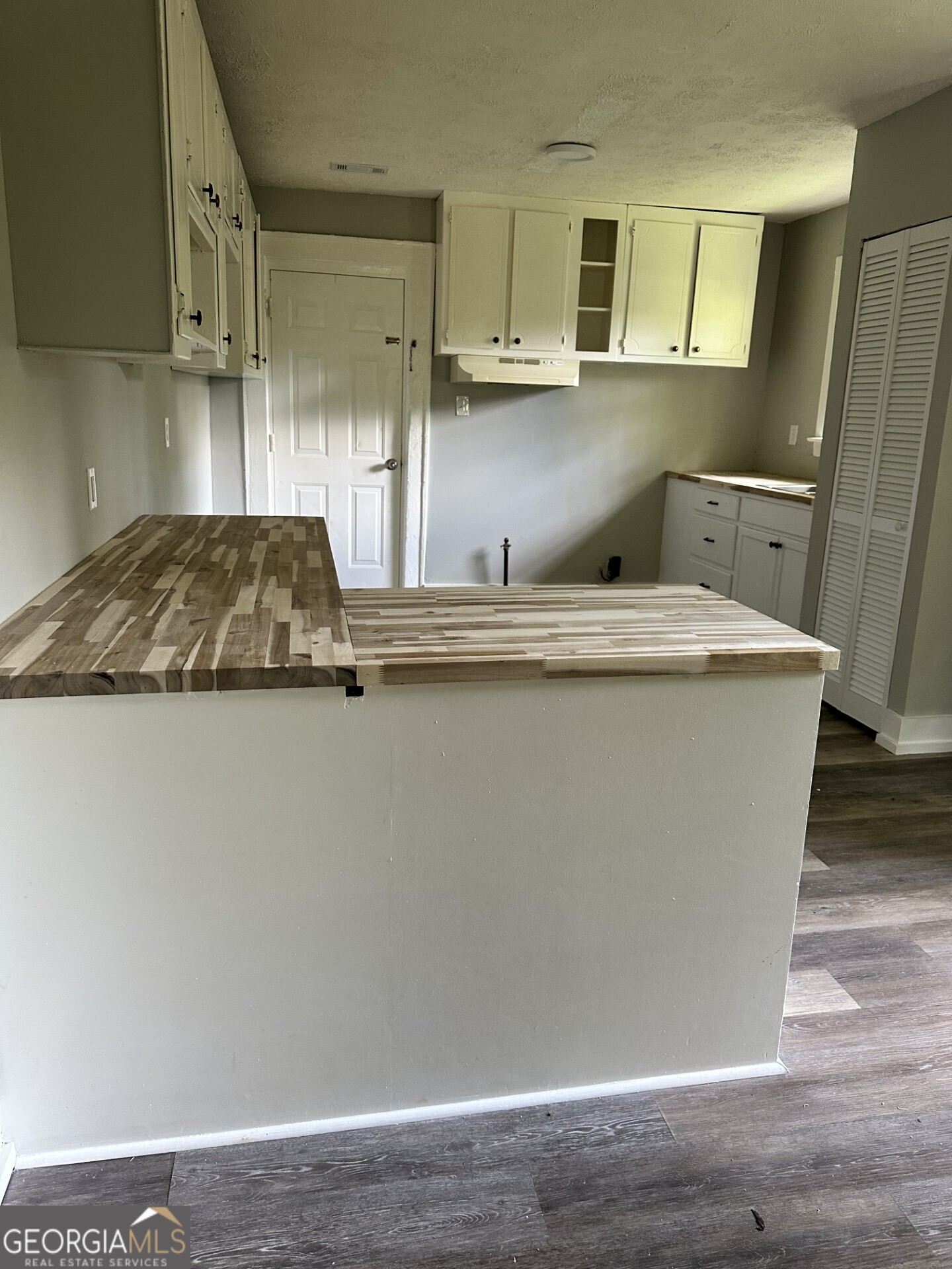 6 Windsor Drive Property Photo 4