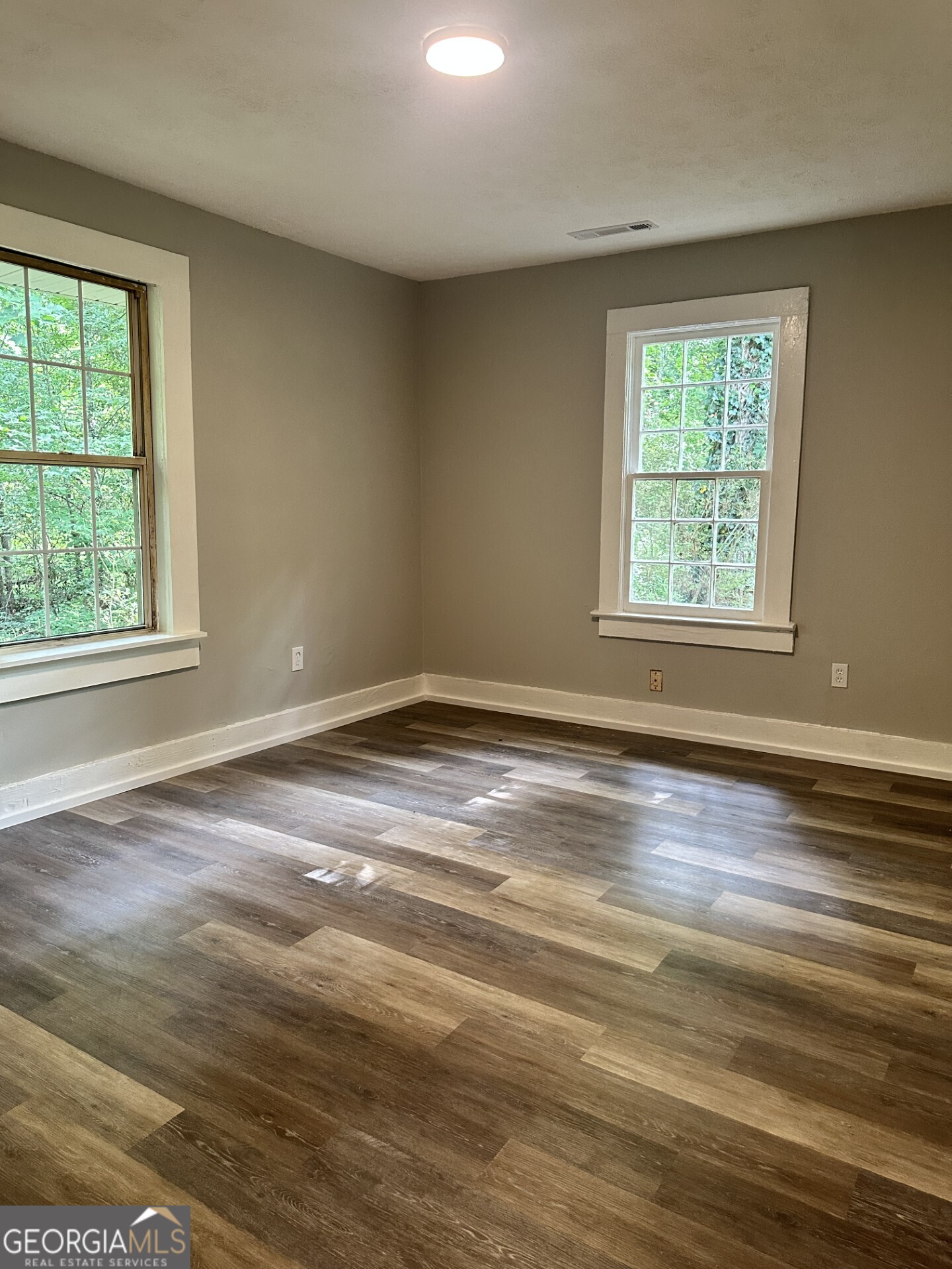 6 Windsor Drive Property Photo 6