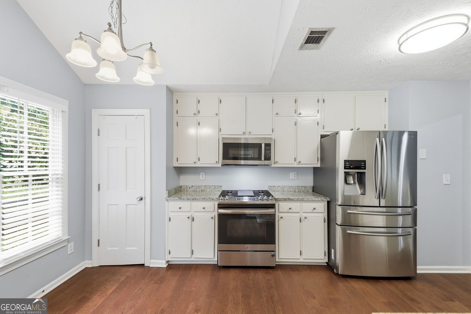 685 Hunters Creek Lane Property Photo 4