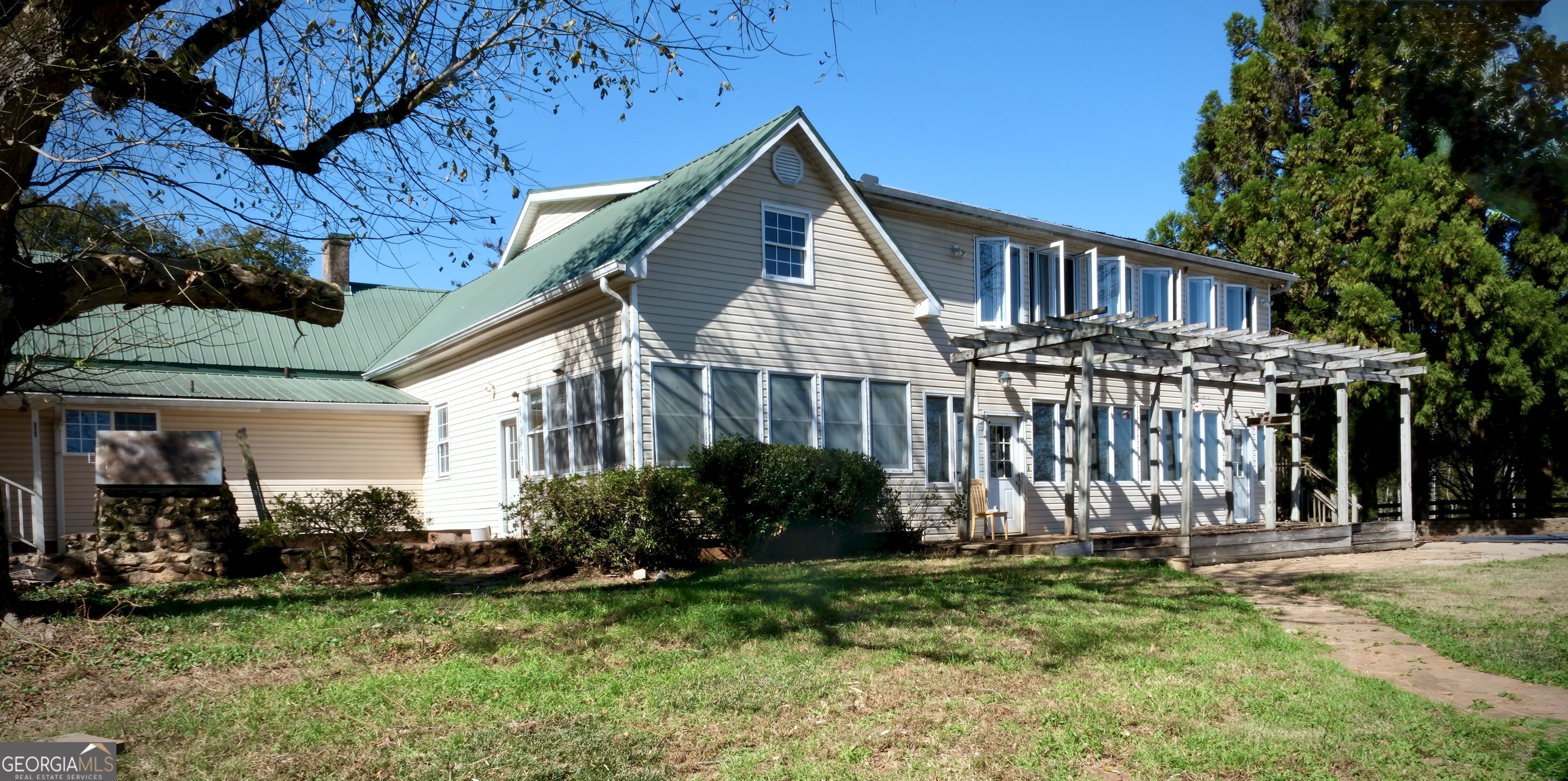 1825 Groaning Rock Road Property Photo 1