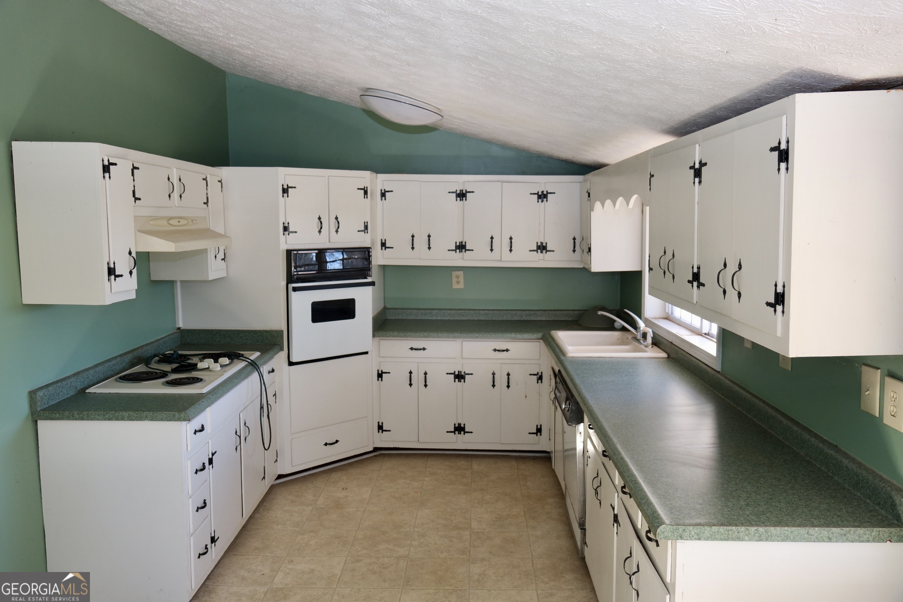 1825 Groaning Rock Road Property Photo 9