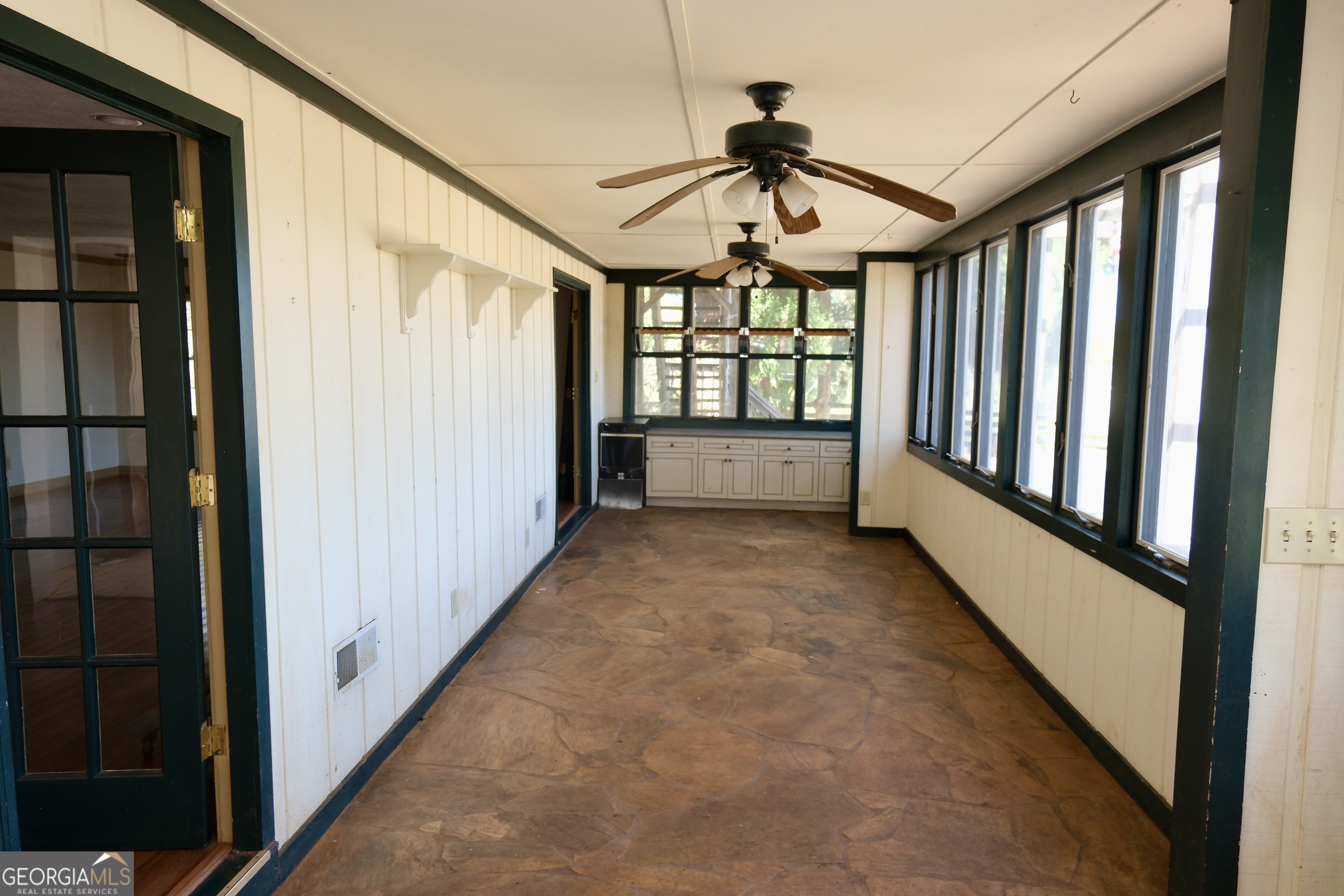 1825 Groaning Rock Road Property Photo 10