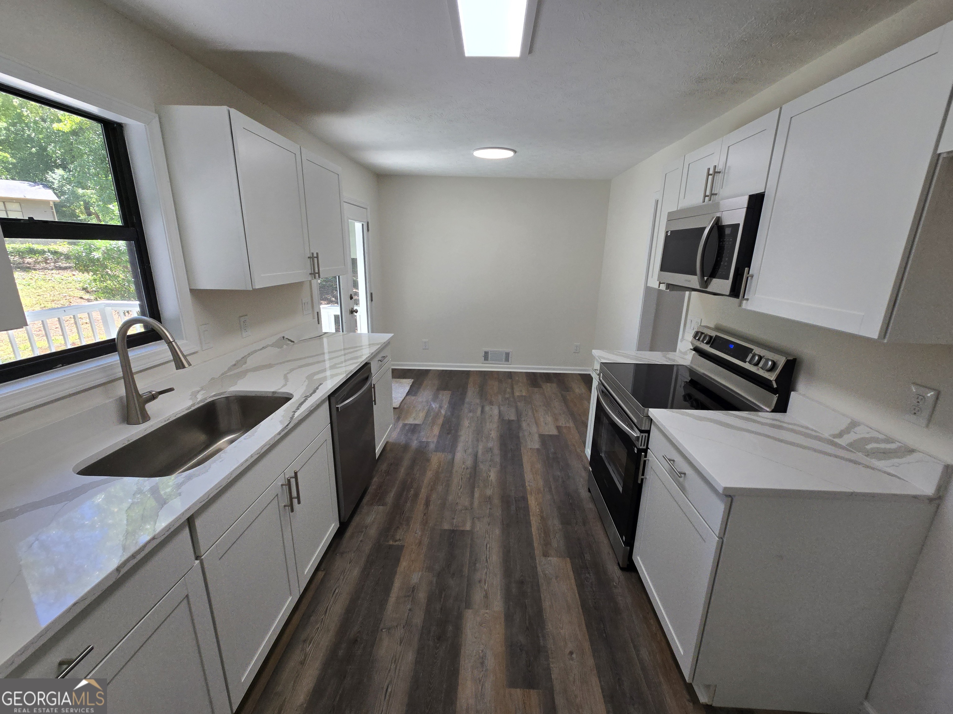 1032 Stone Mill Way Property Photo 8