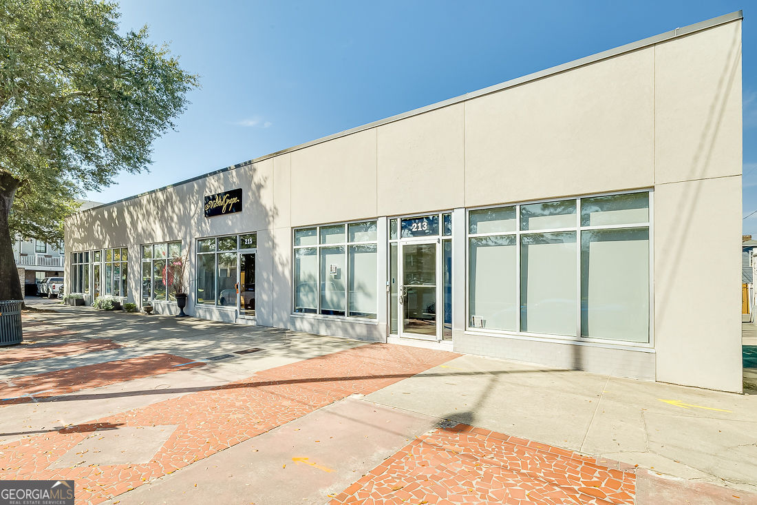 215 E Broad Street Property Photo 3