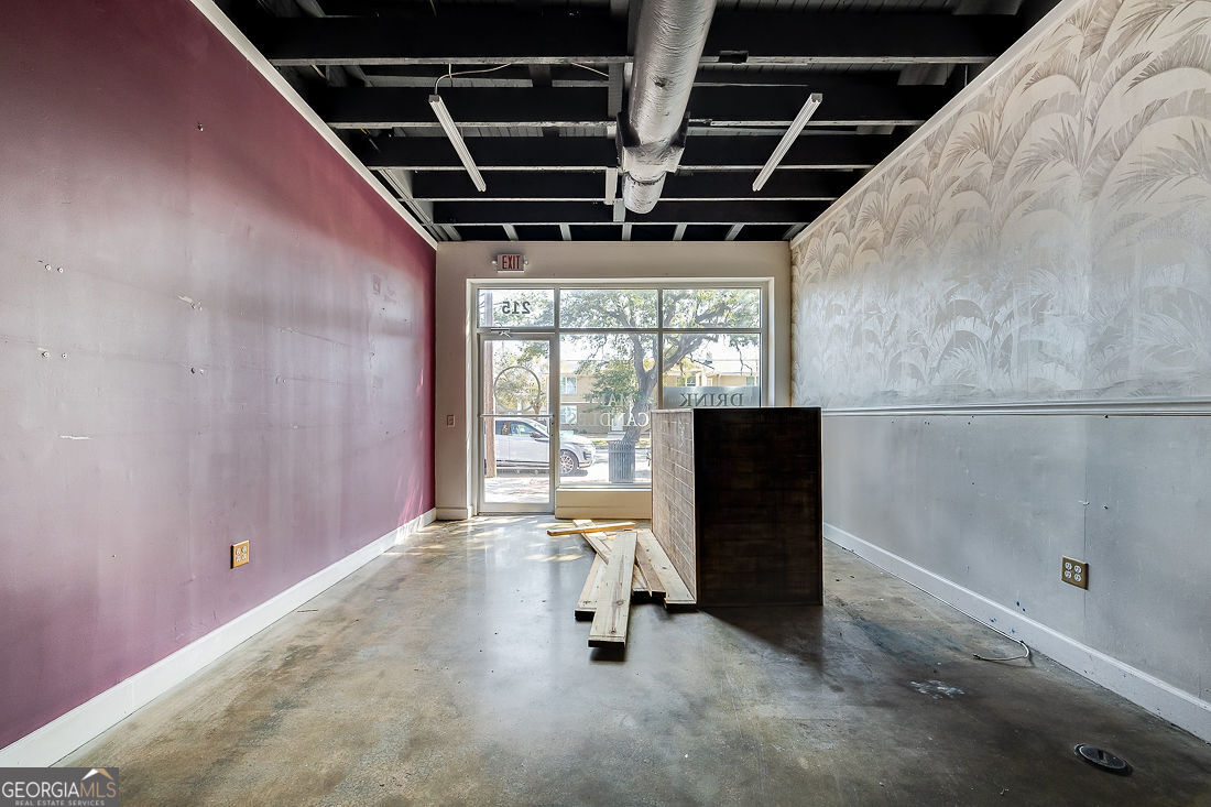 215 E Broad Street Property Photo 6