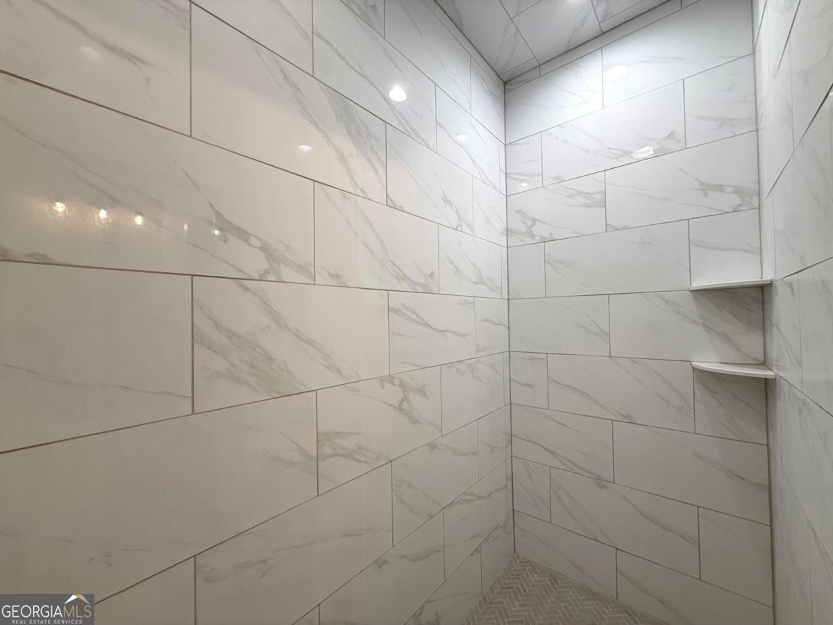 2702 Thomas Street Property Photo 12
