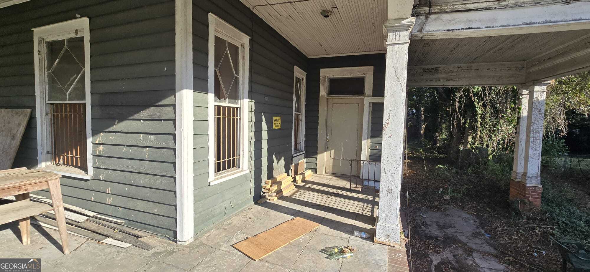 2687 Hillcrest Avenue Property Photo 2