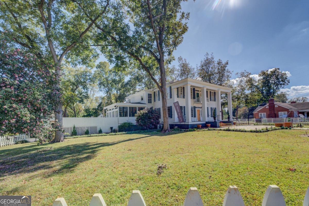 421 E Greene Street Property Photo 14