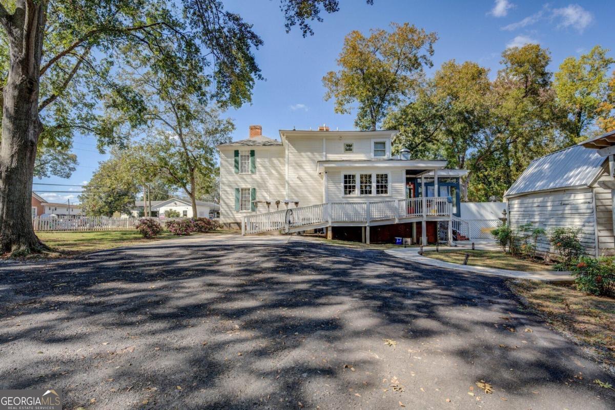421 E Greene Street Property Photo 6