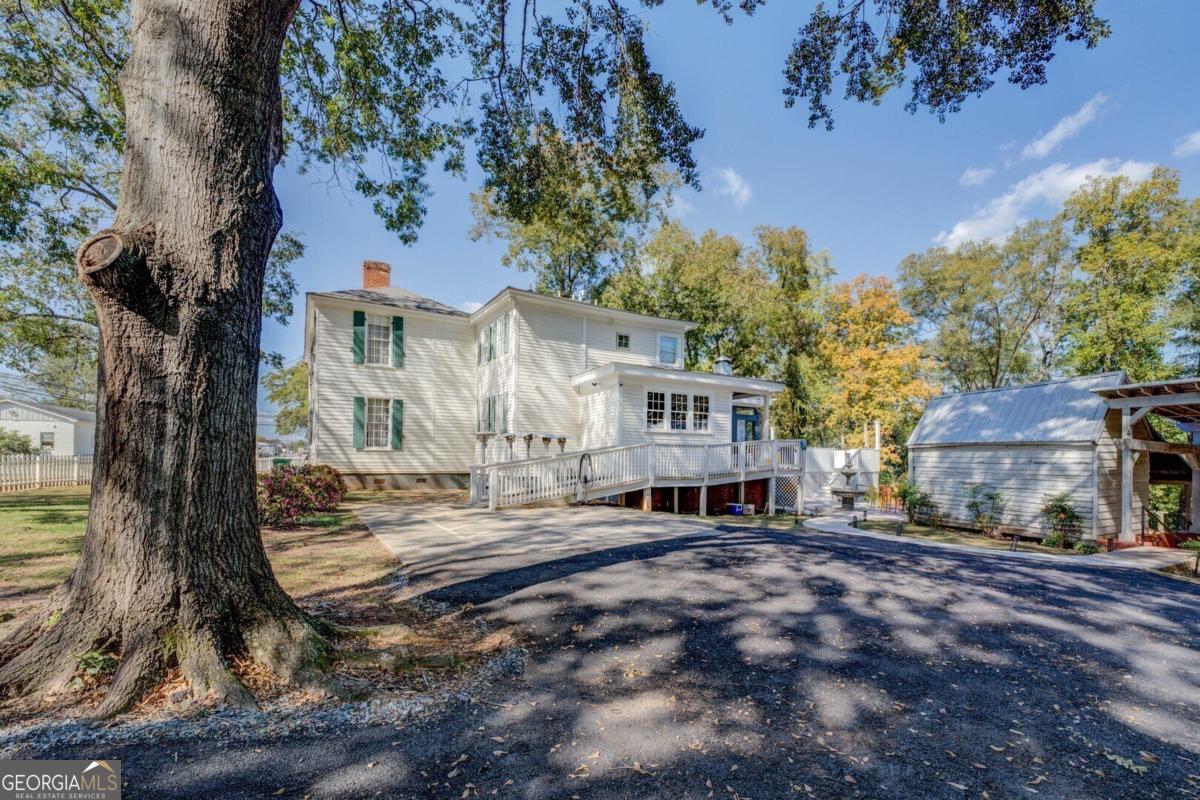 421 E Greene Street Property Photo 7