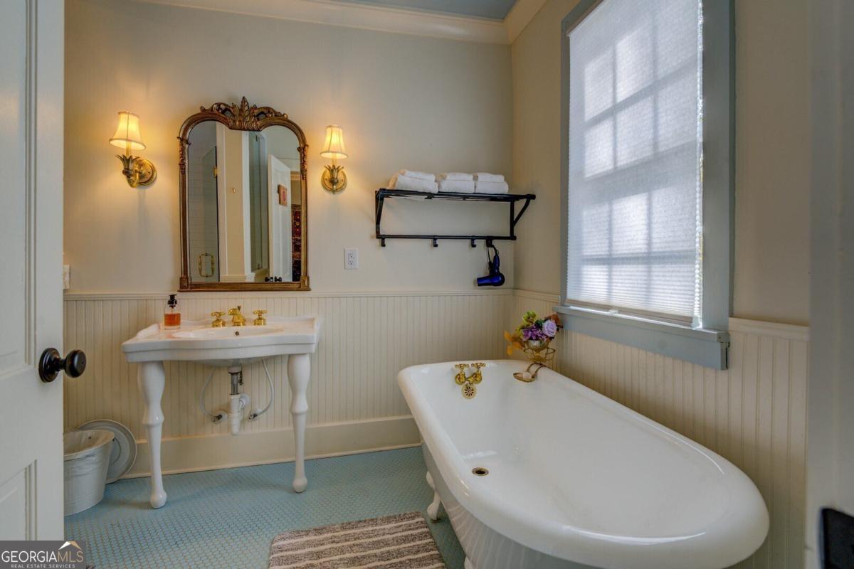 421 E Greene Street Property Photo 74