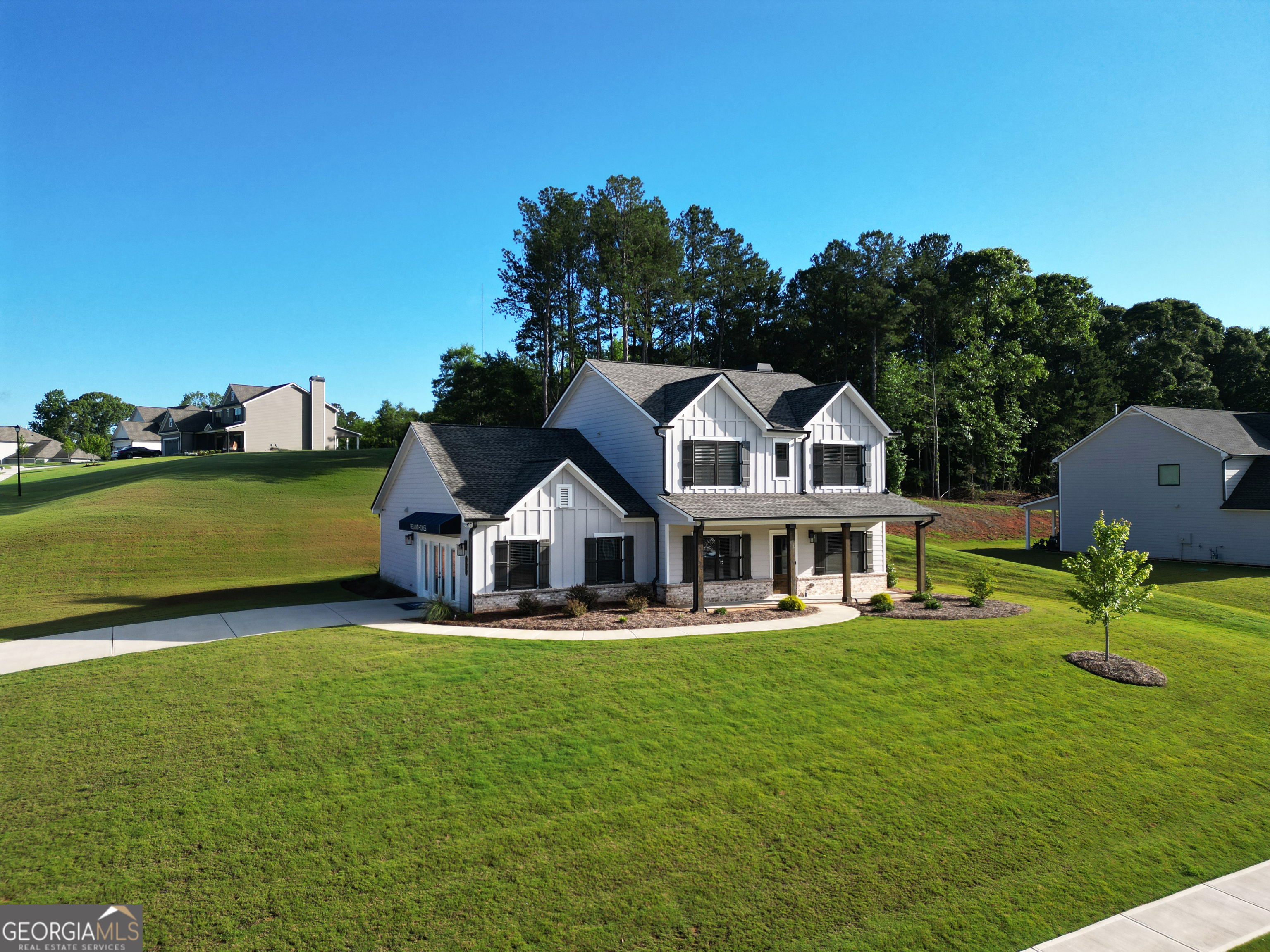 1025 Red Oak Boulevard Property Photo 2