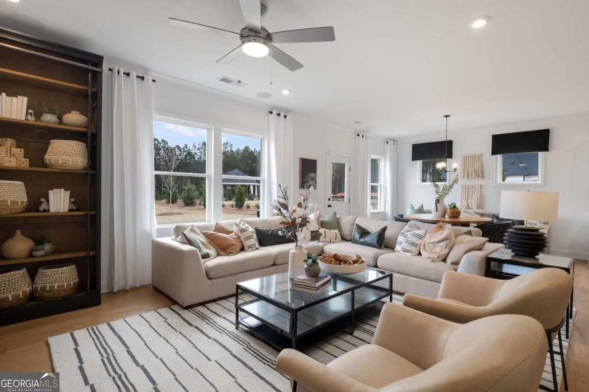 6090 Marigold Way Property Photo 4