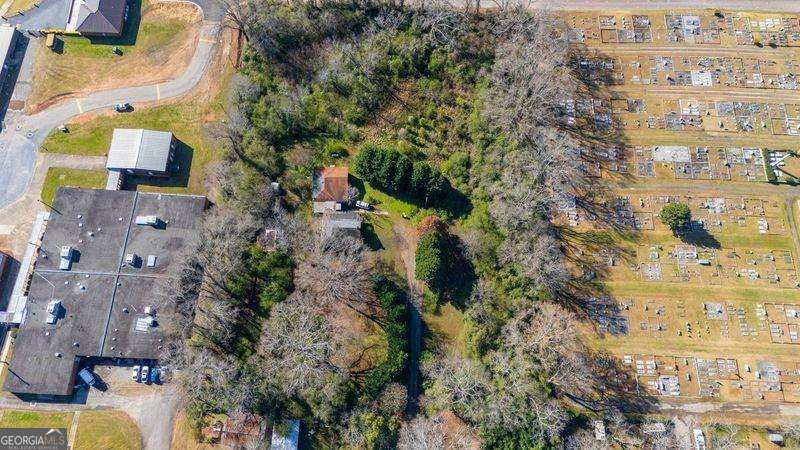 101 E Chambers Street Property Photo 6