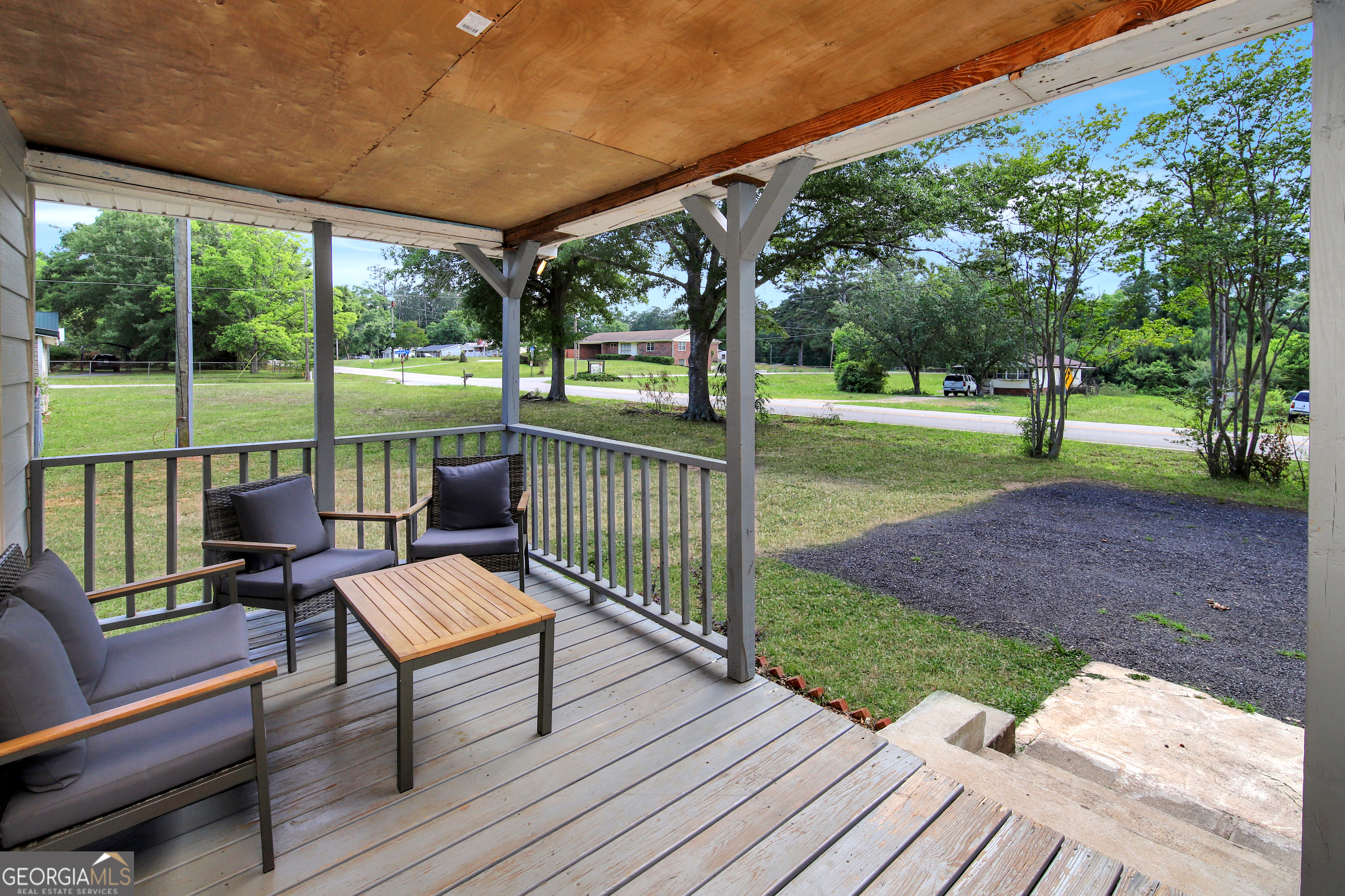 419 Fling Road Property Photo 4