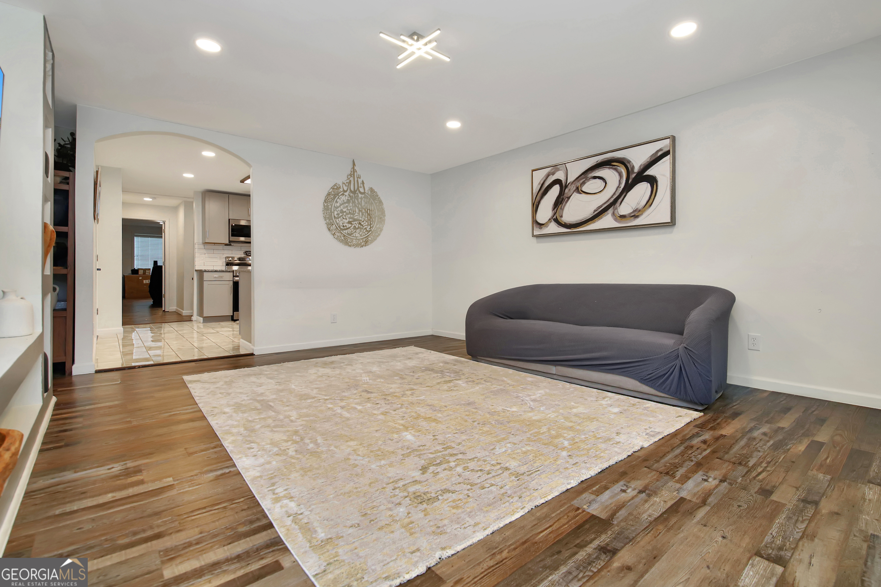 419 Fling Road Property Photo 6