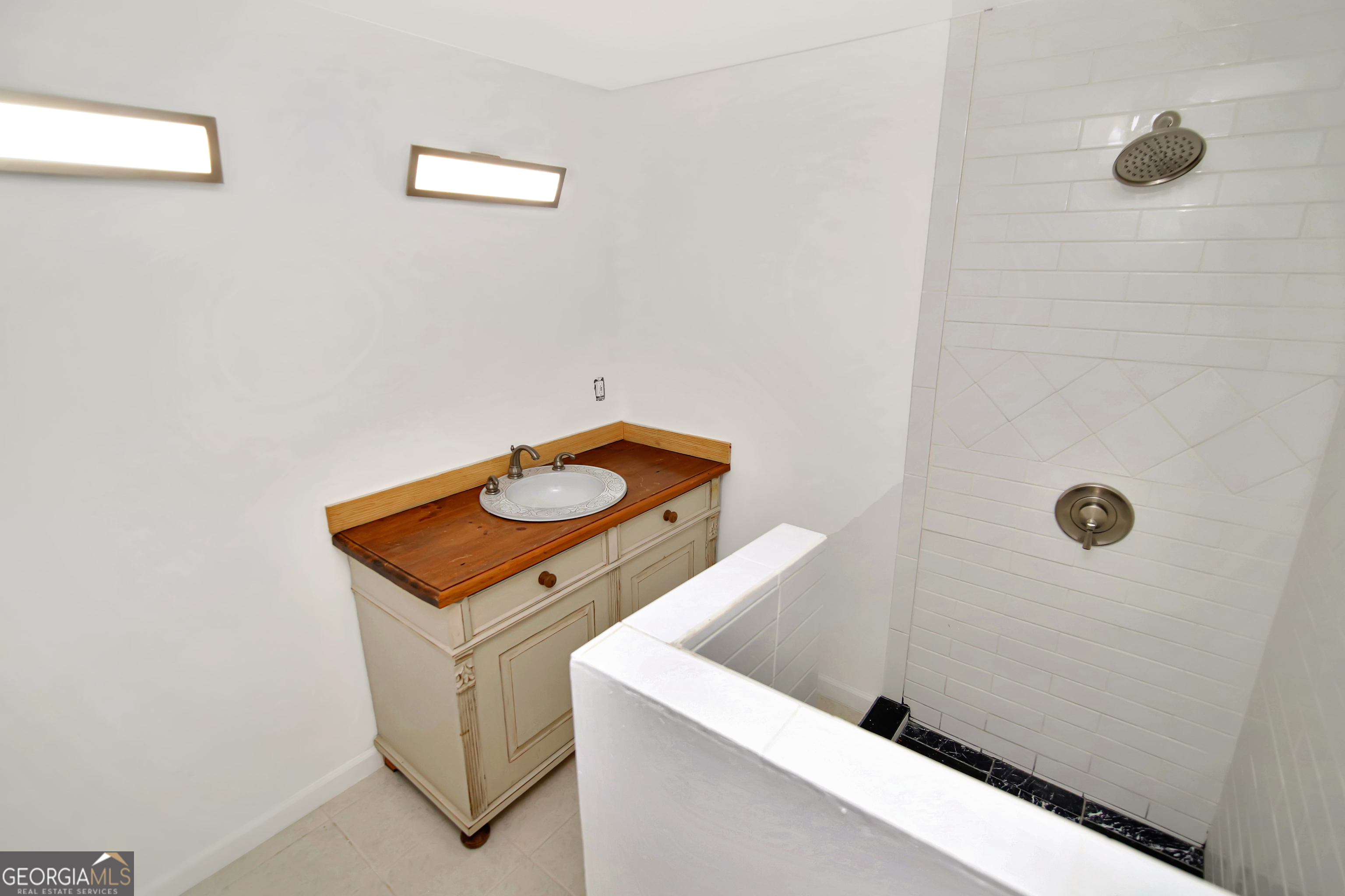 419 Fling Road Property Photo 18