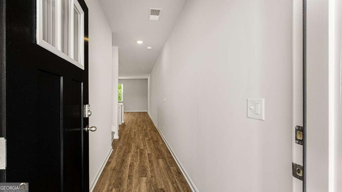 220 Sound Circle Property Photo 2