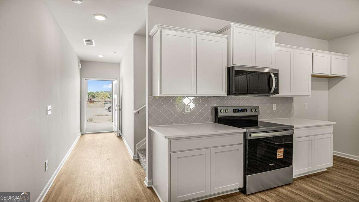 220 Sound Circle Property Photo 4