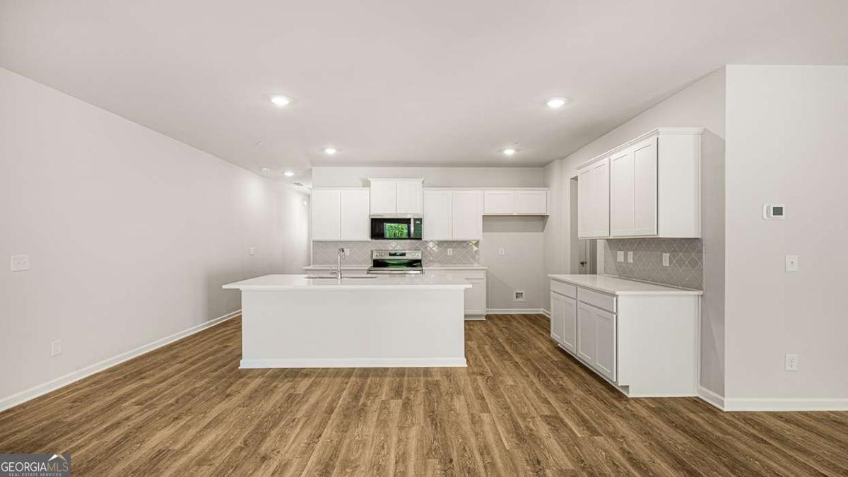 220 Sound Circle Property Photo 5