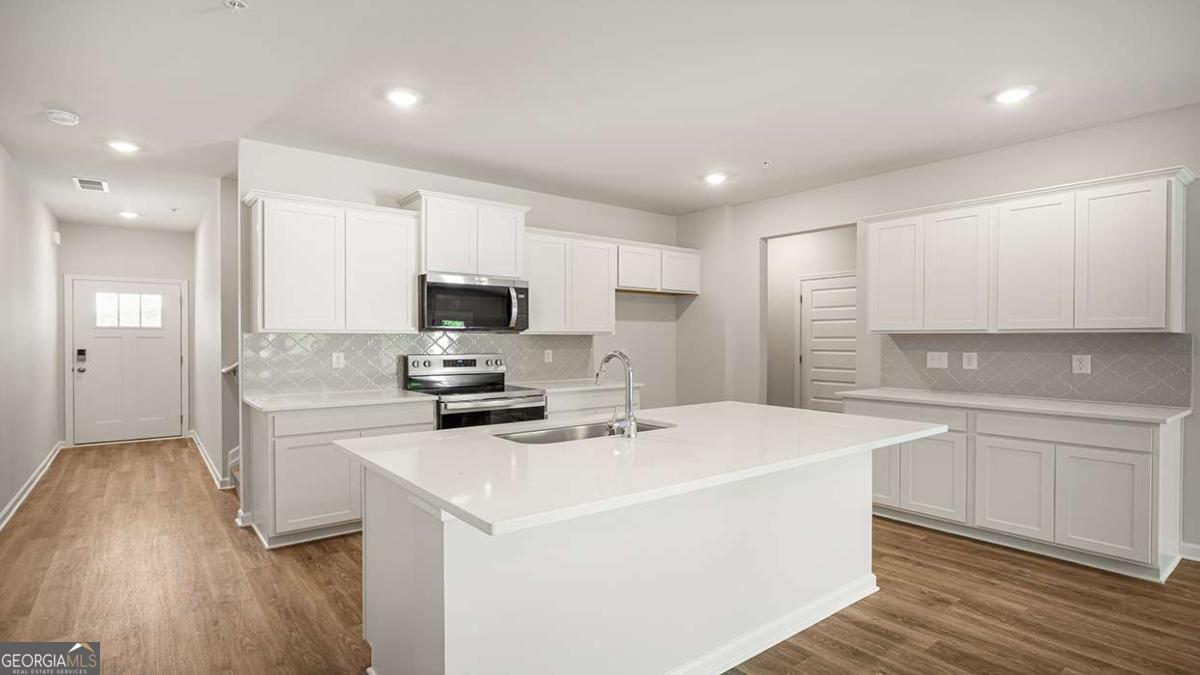 220 Sound Circle Property Photo 6