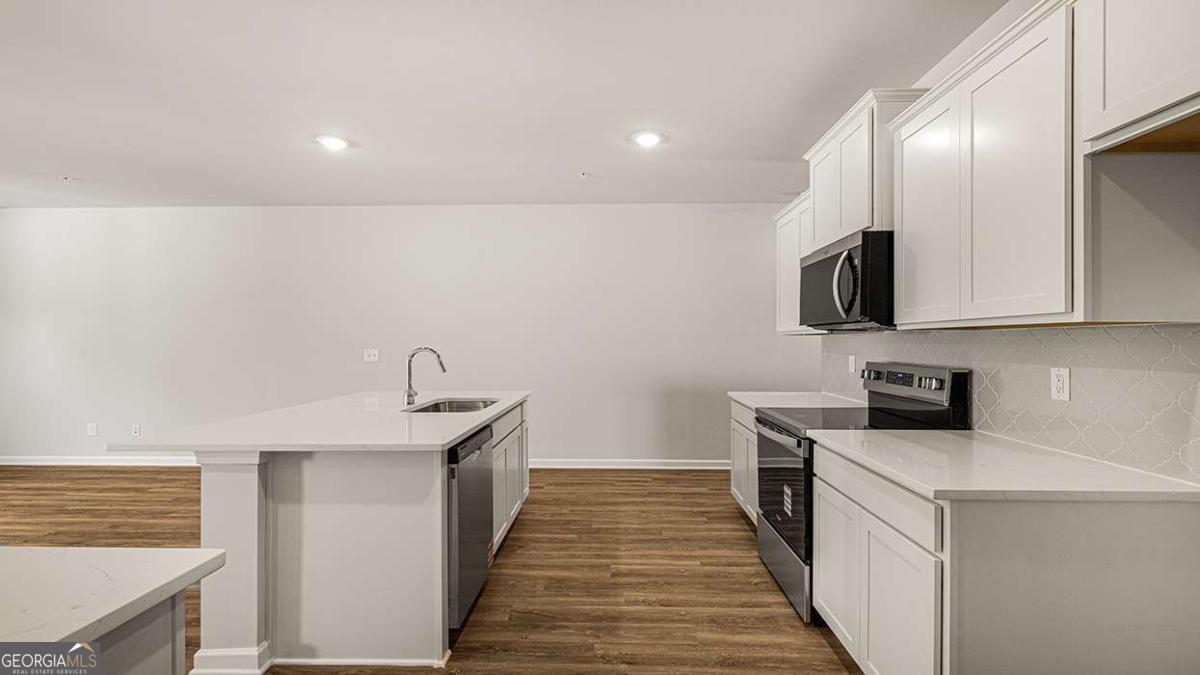220 Sound Circle Property Photo 8