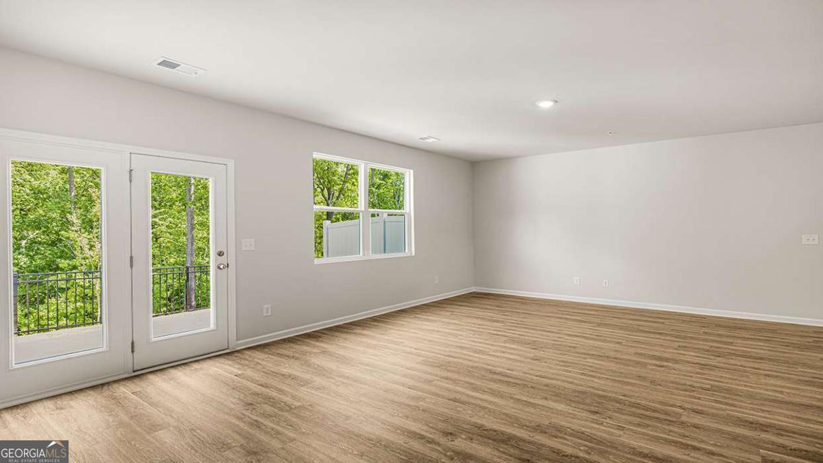 220 Sound Circle Property Photo 13